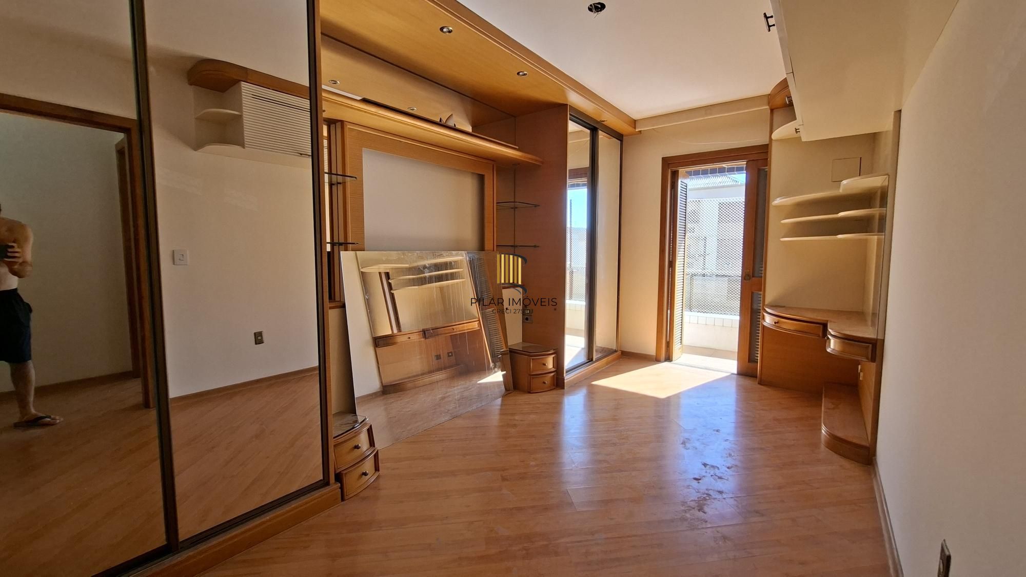 Apartamento com sacada e suite