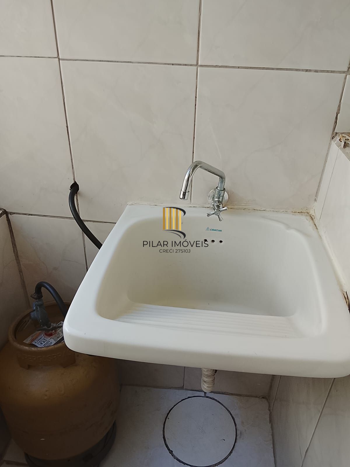 JKZÃO SALA QUARTO CONJUGADOS, COZINHA COM ÁREA DE SERVIÇO E BANHEIRO, C. BAIXA Porto Alegre