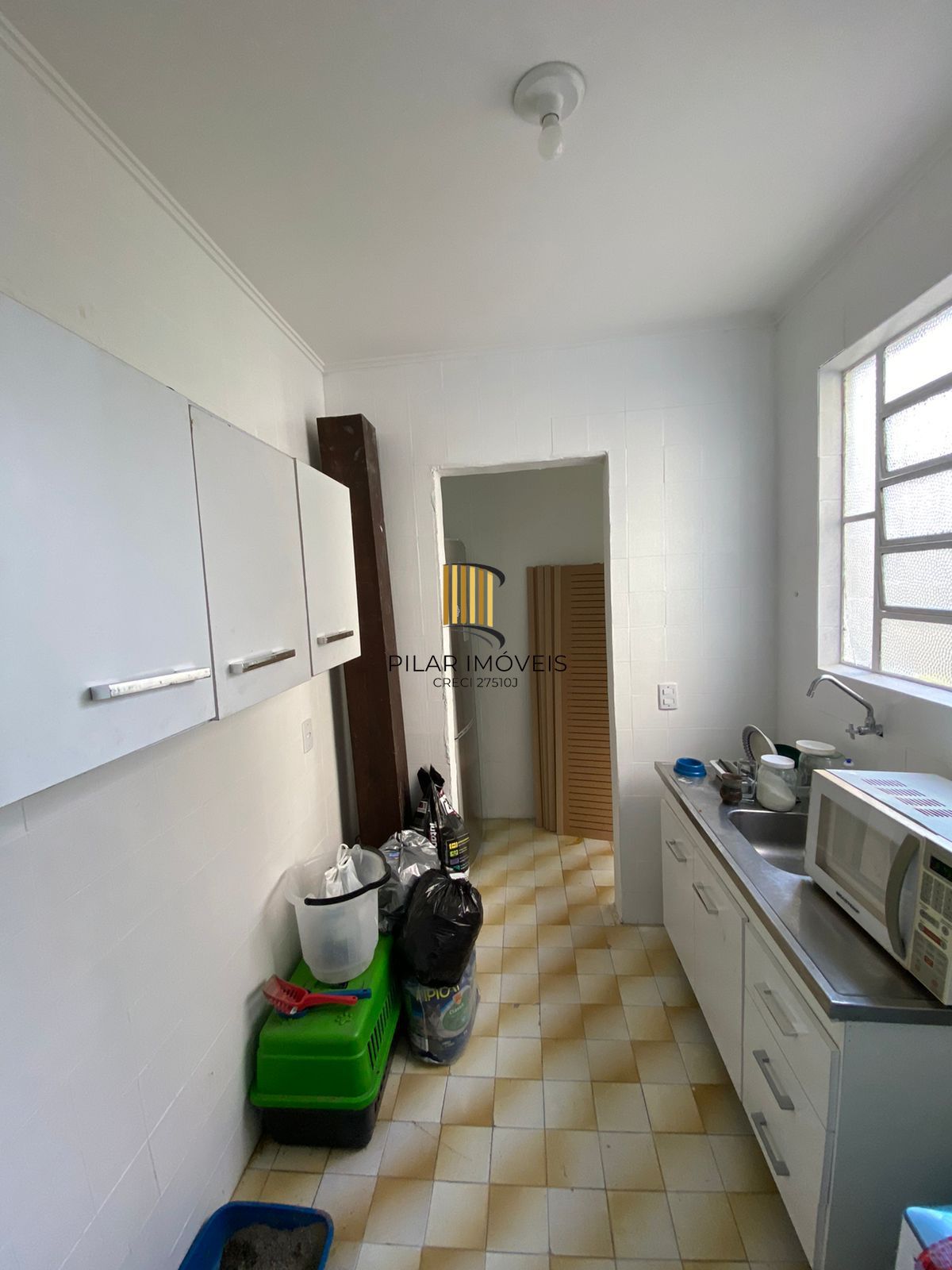 Apartamento térreo, com pátio na Rua Chile Bairro Jardim Botânico,ótimo local