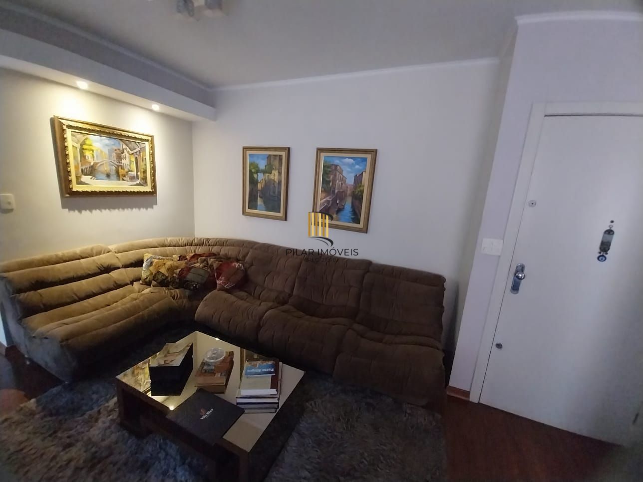 Excelente apartamento, BOX duplo, Cidade Baixa, 3D, 1 suite, semimobiliado, sala de jantar e 2 salas de estar, lareira e churrasqueira. 2 banheiros.