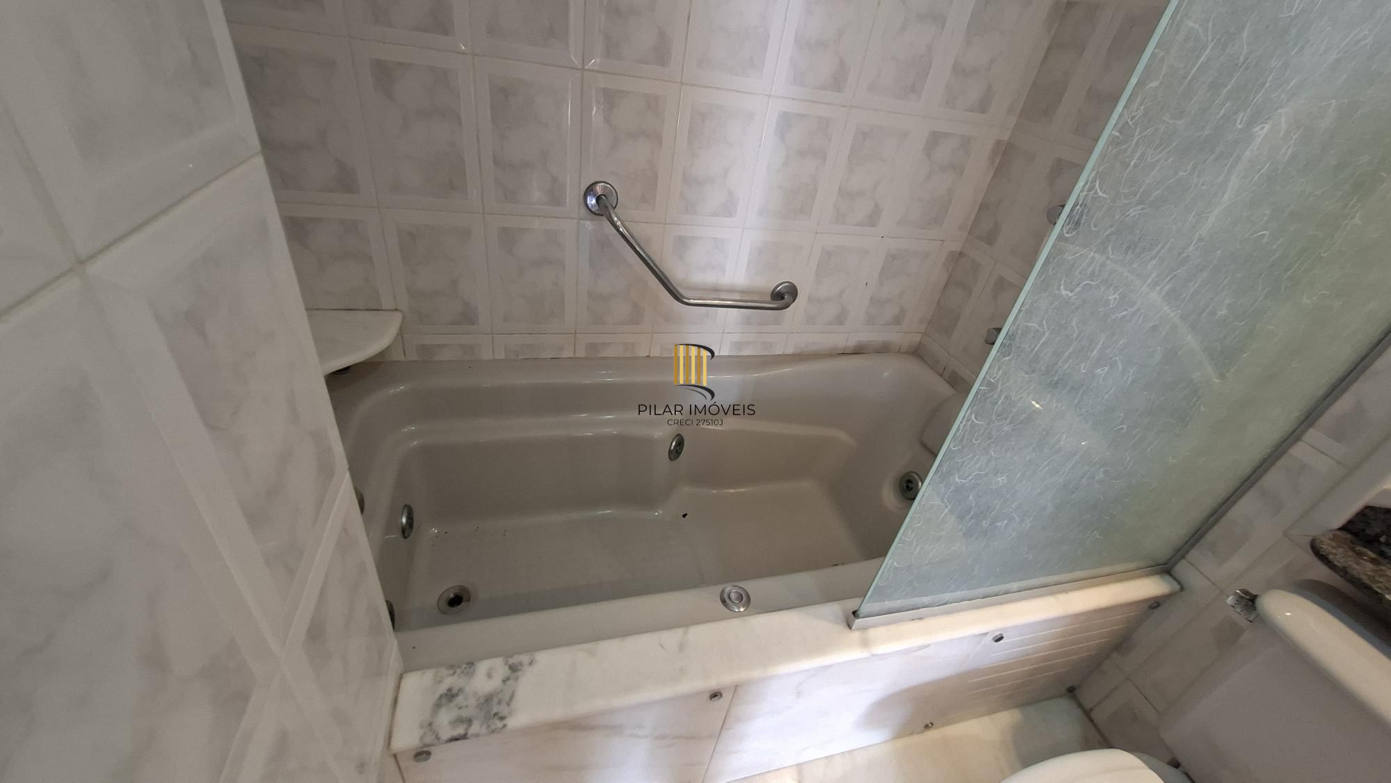 Apartamento com sacada e suite