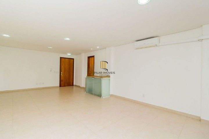 Sala,bairro Petrópolis, com ampla metragem,43,20M2, conservação impecável