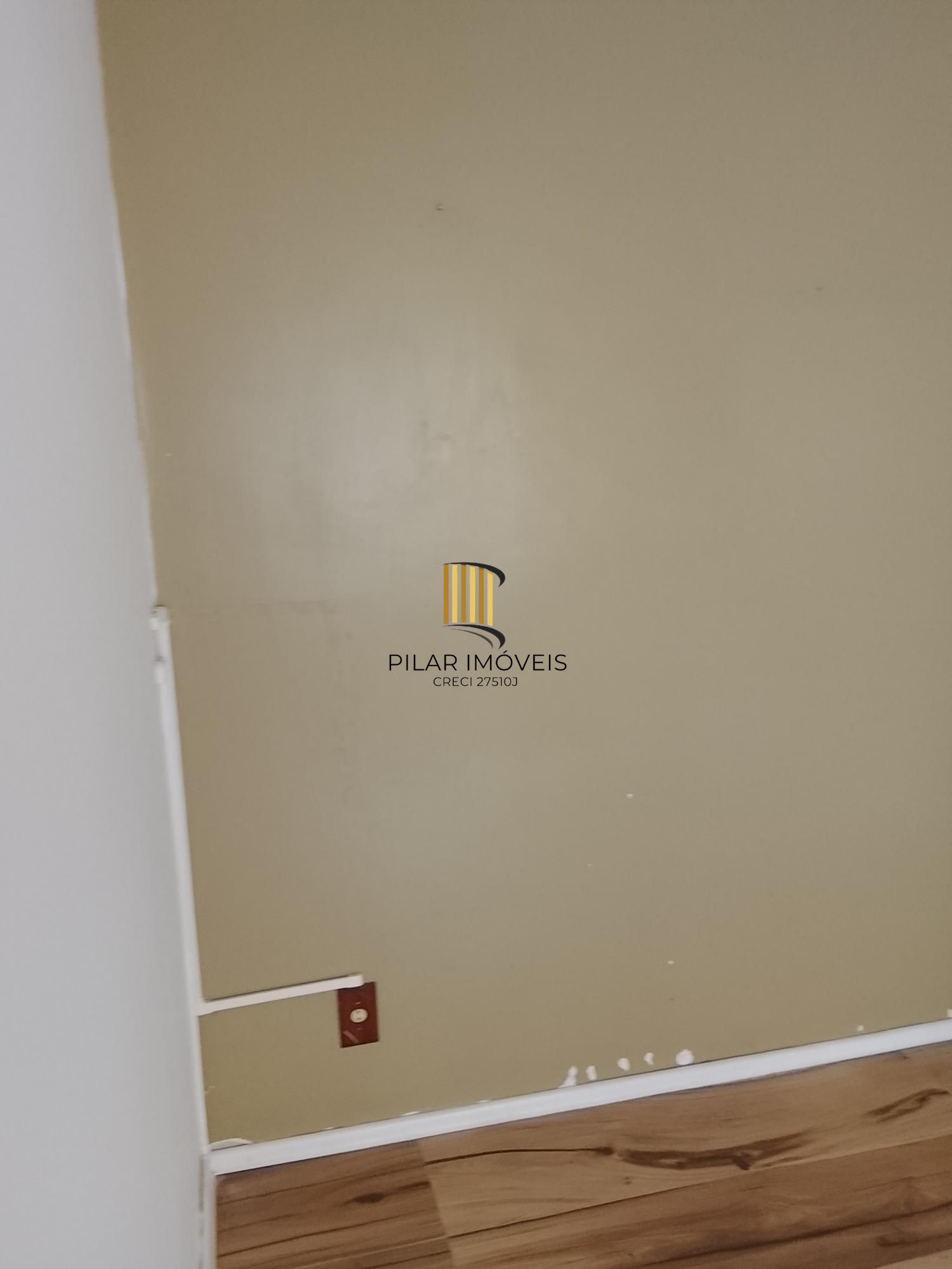 Ótimo apartamento 1D, desocupado na Medianeira, preço atrativo.