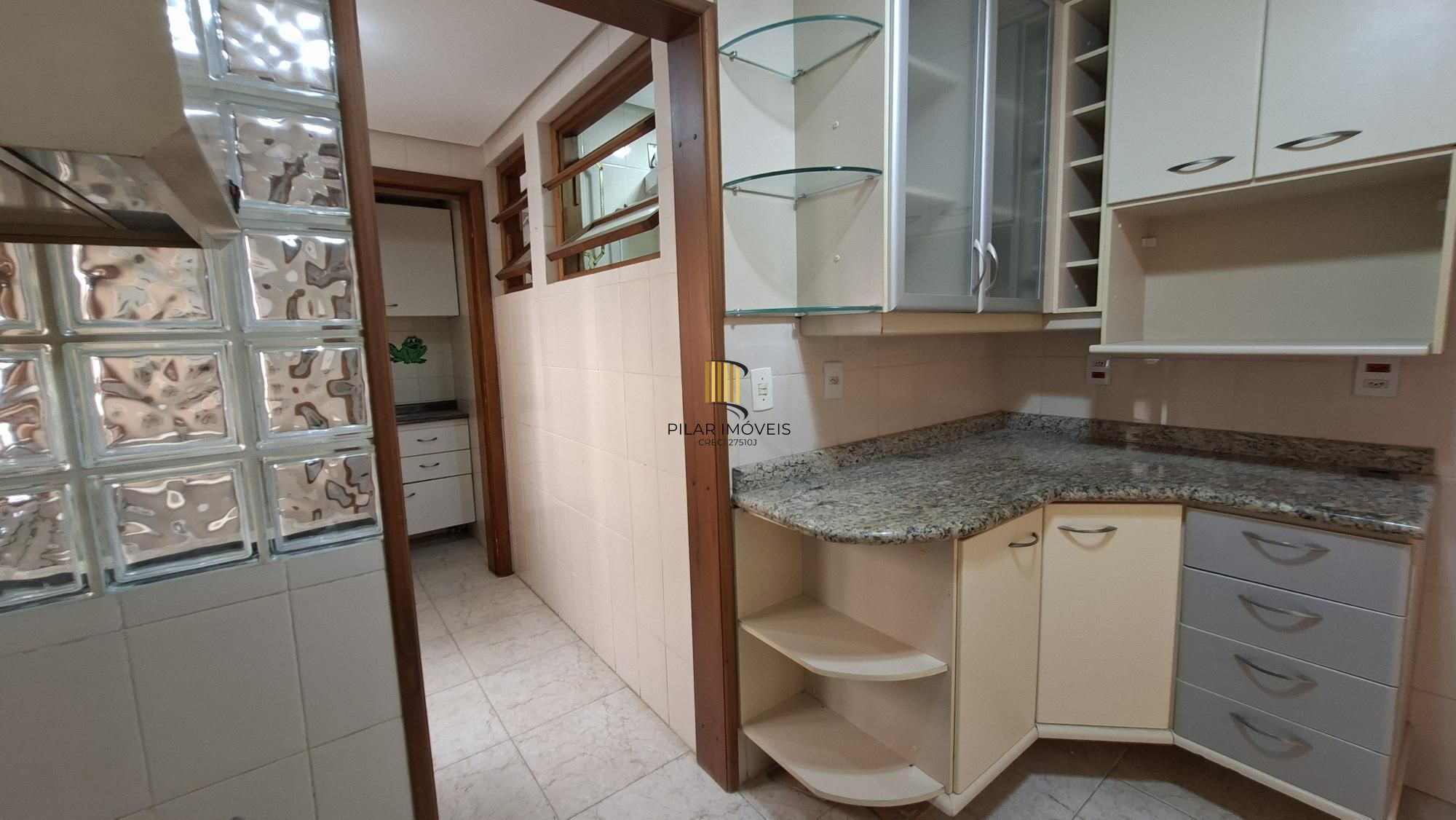 Apartamento com sacada e suite