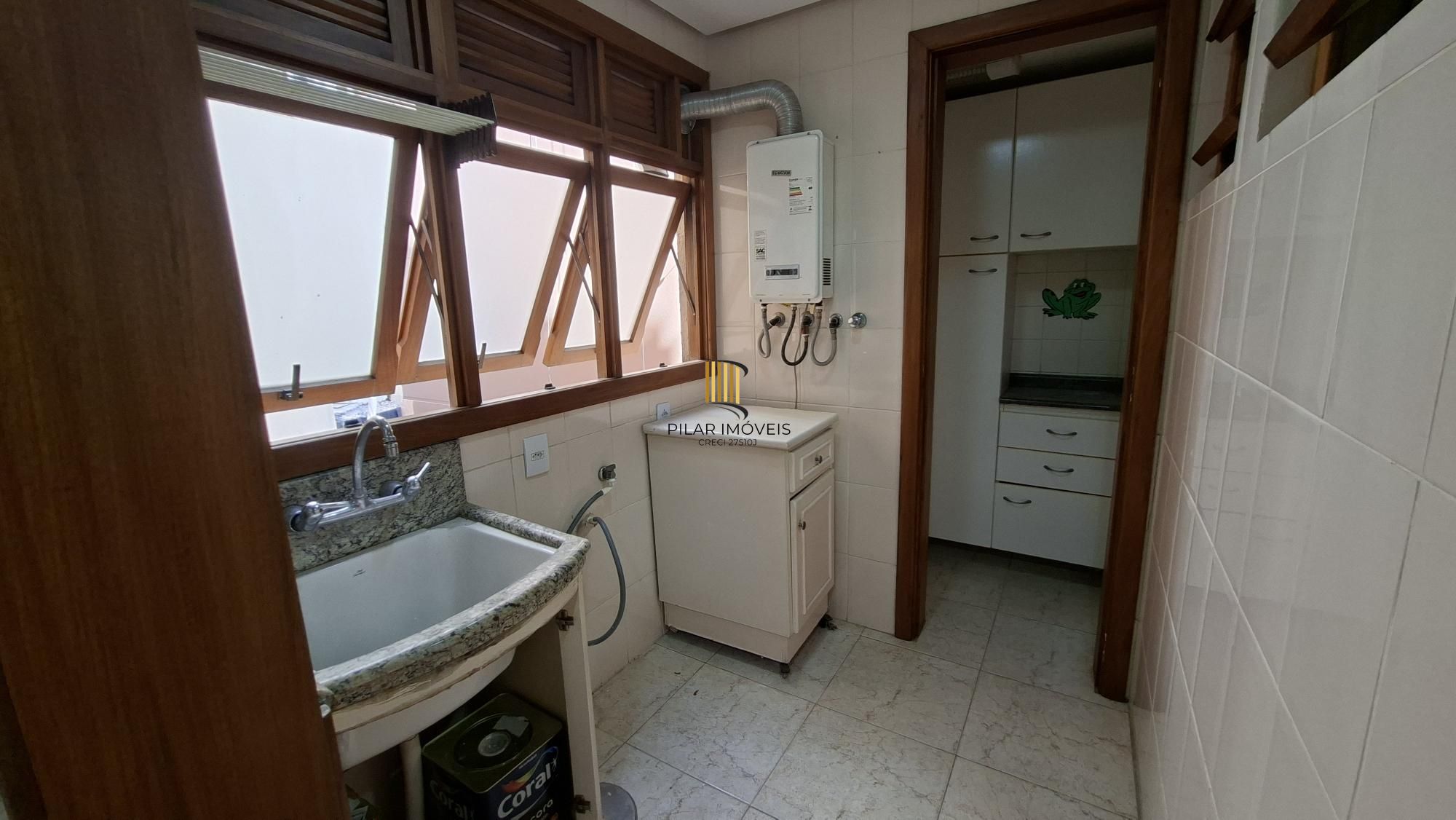 Apartamento com sacada e suite