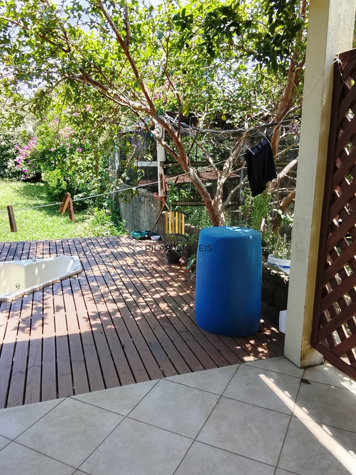 CASA / SOBRADO 5D e 10 vagas 3 Banheiros - Pátio enorme c/ Jacuzi e Pergolado - Living 3 ambientes - Sta Teresa