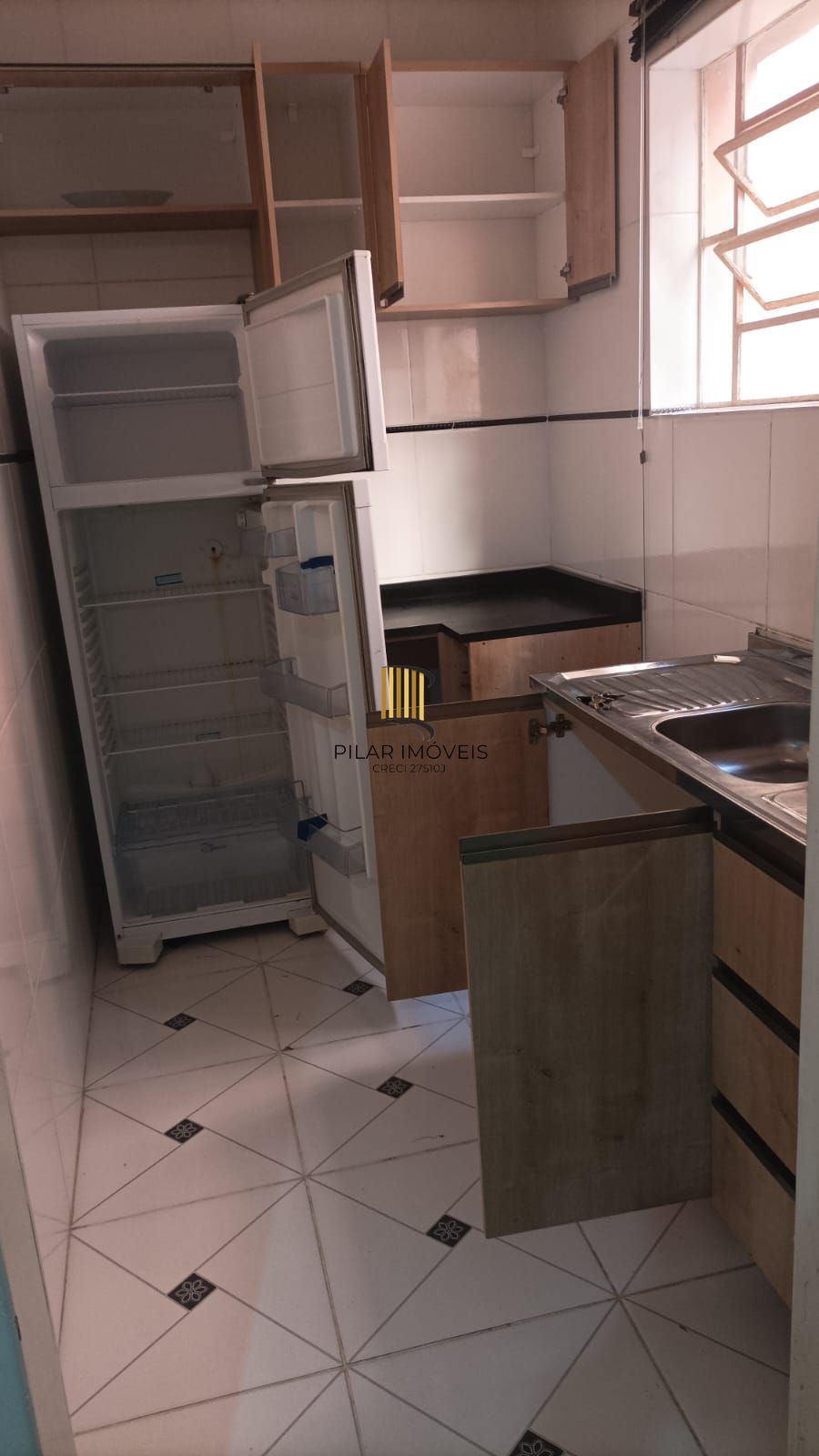 JK / Kitnet AMPLO Cidade Baixa - 1 lance de escada Preço atrativo