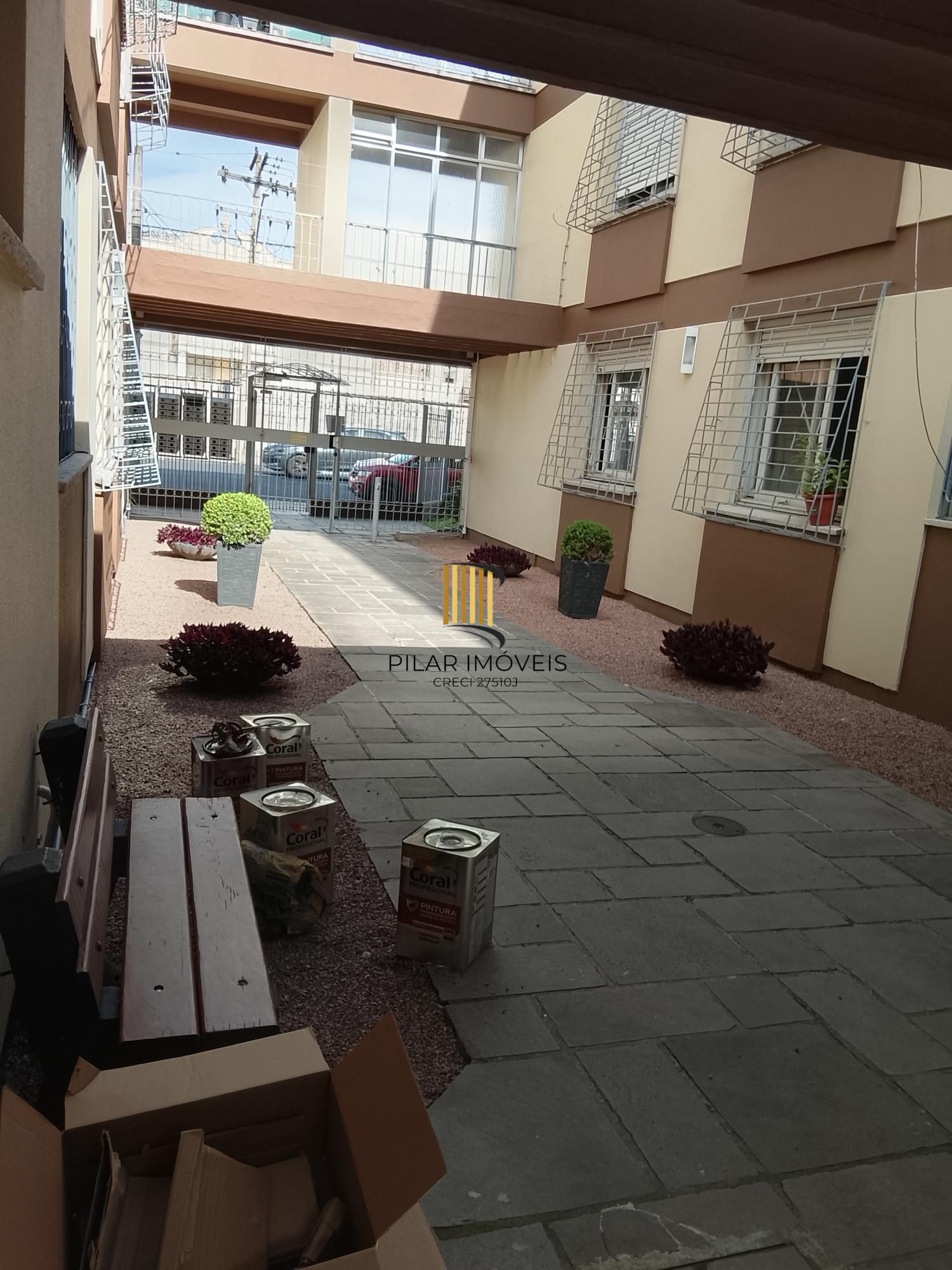 Ótimo apartamento 1D, desocupado na Medianeira, preço atrativo.