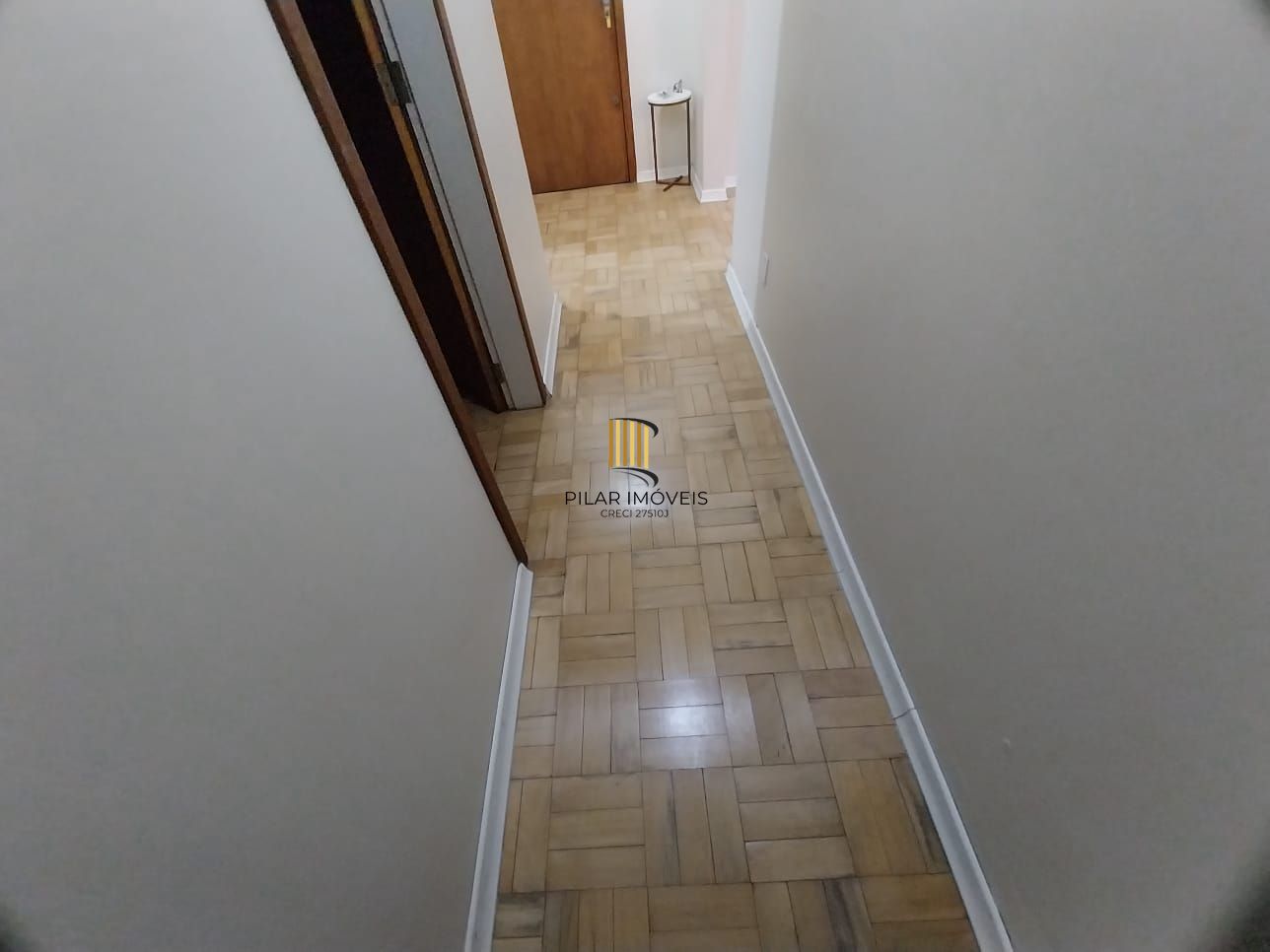 Oportunidade Excelente Apartamento 1D Mobiliado 2 piso com elevador Cidade Baixa.