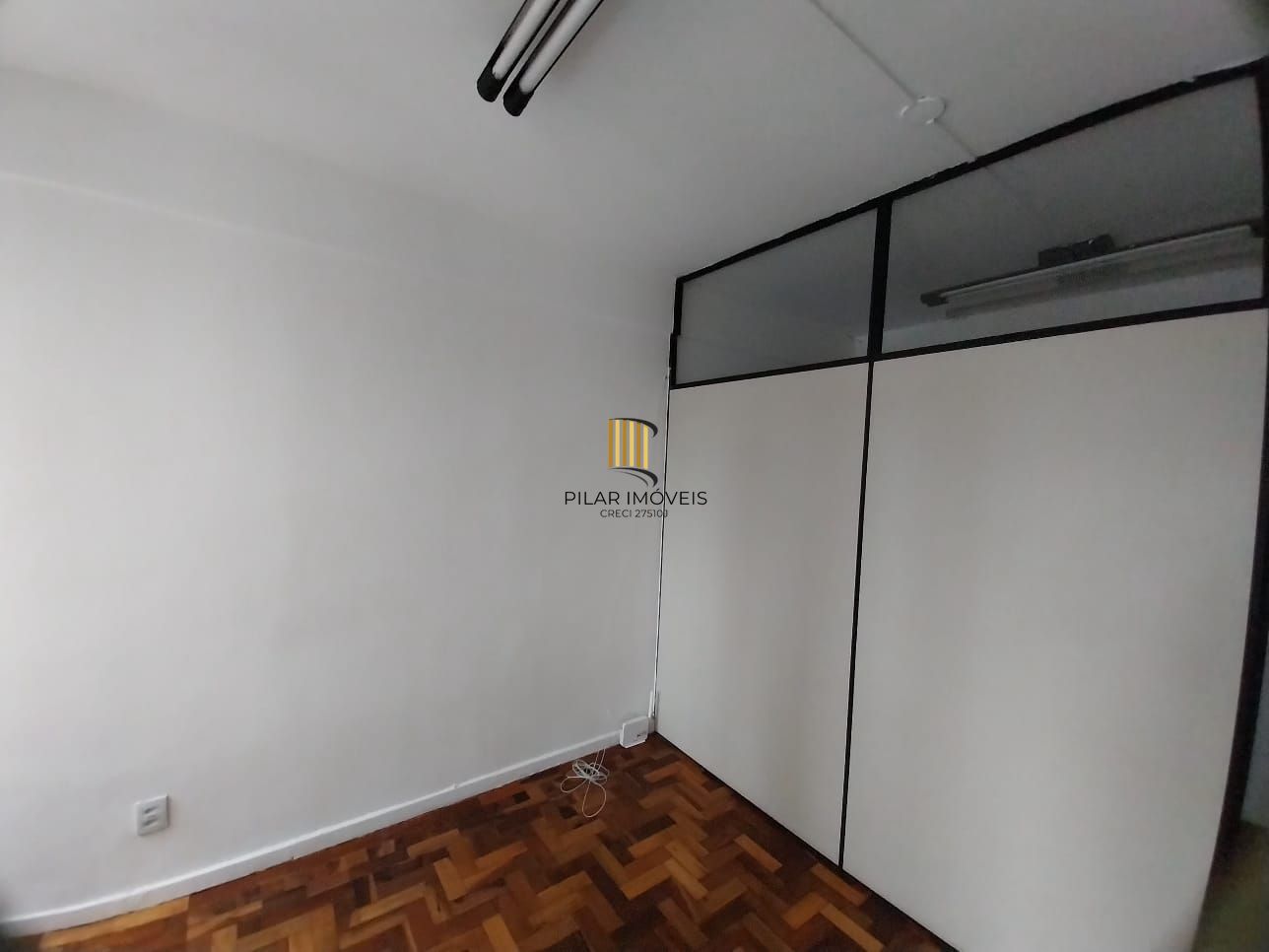 Oportunidade Sala Comercial Centro Frente andar Alto, Preço ATRATIVO.