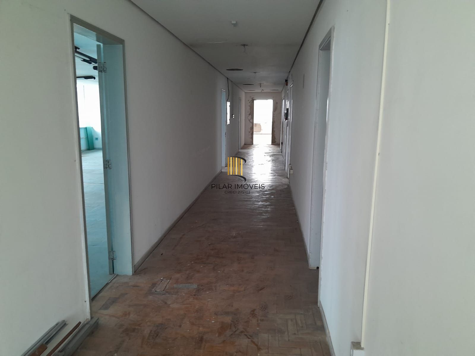 Salas com  meio andar,para empresas ou órgãos públicos com 262,41m2 ,Centro