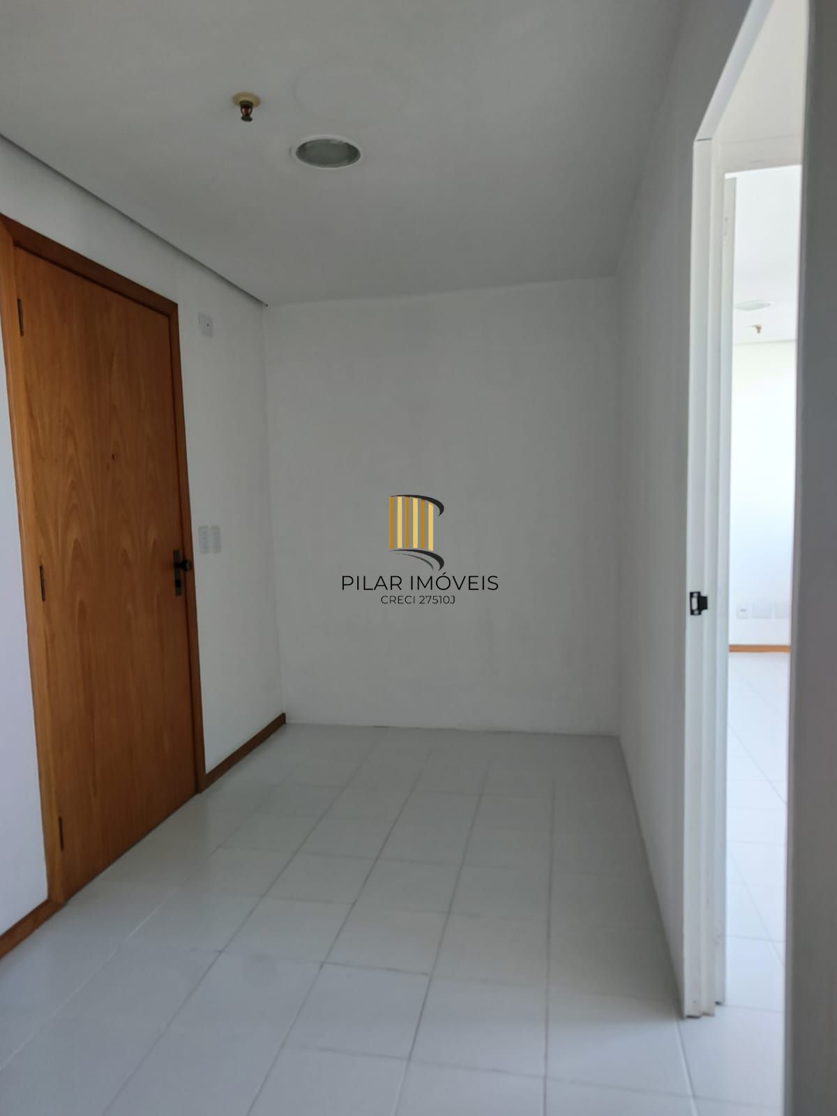 Salão comercial no bairro Menino Deus