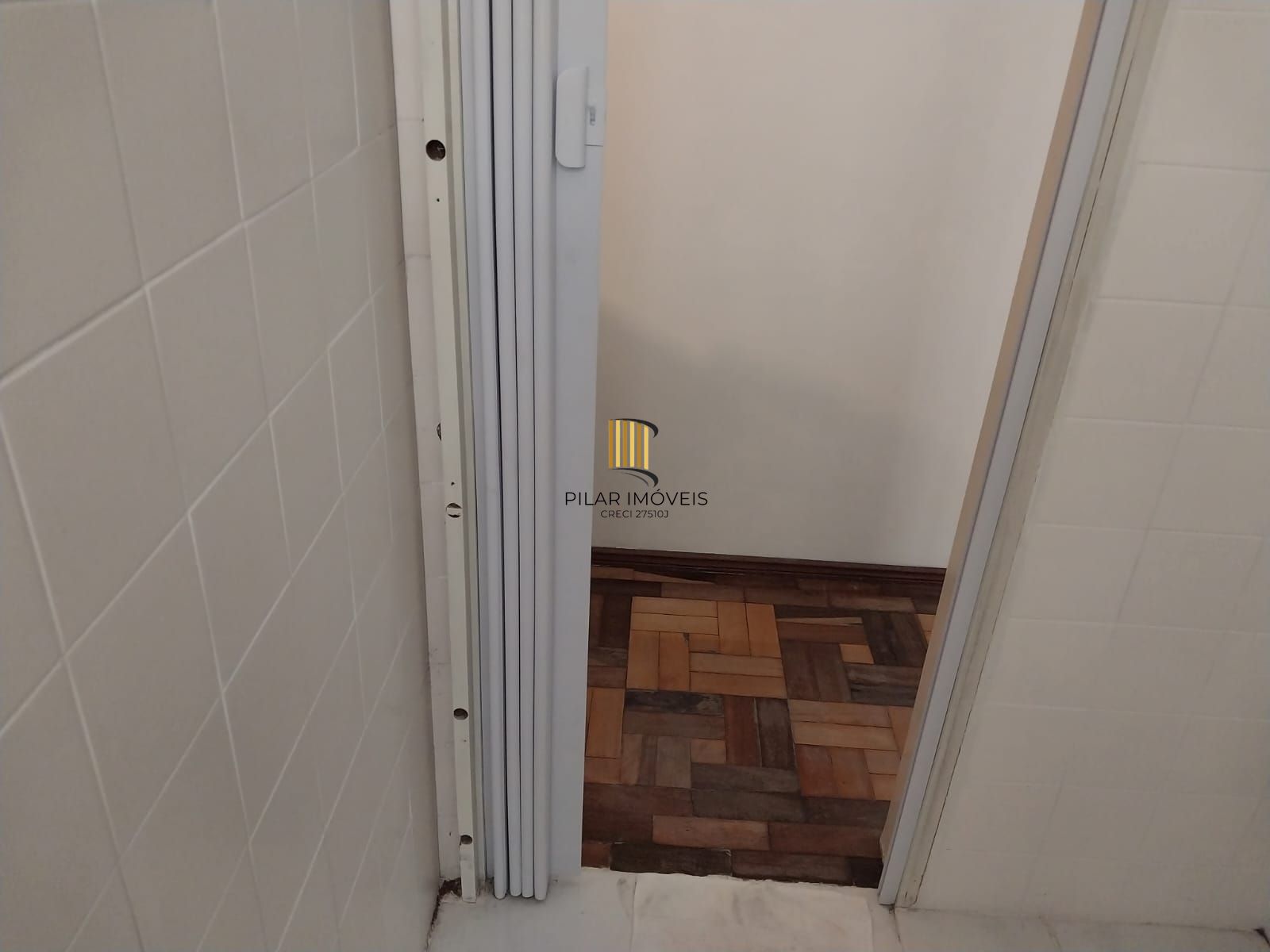 Oportunidade, partamento 1 dorm. demais peças, Trav. do Carmo.
