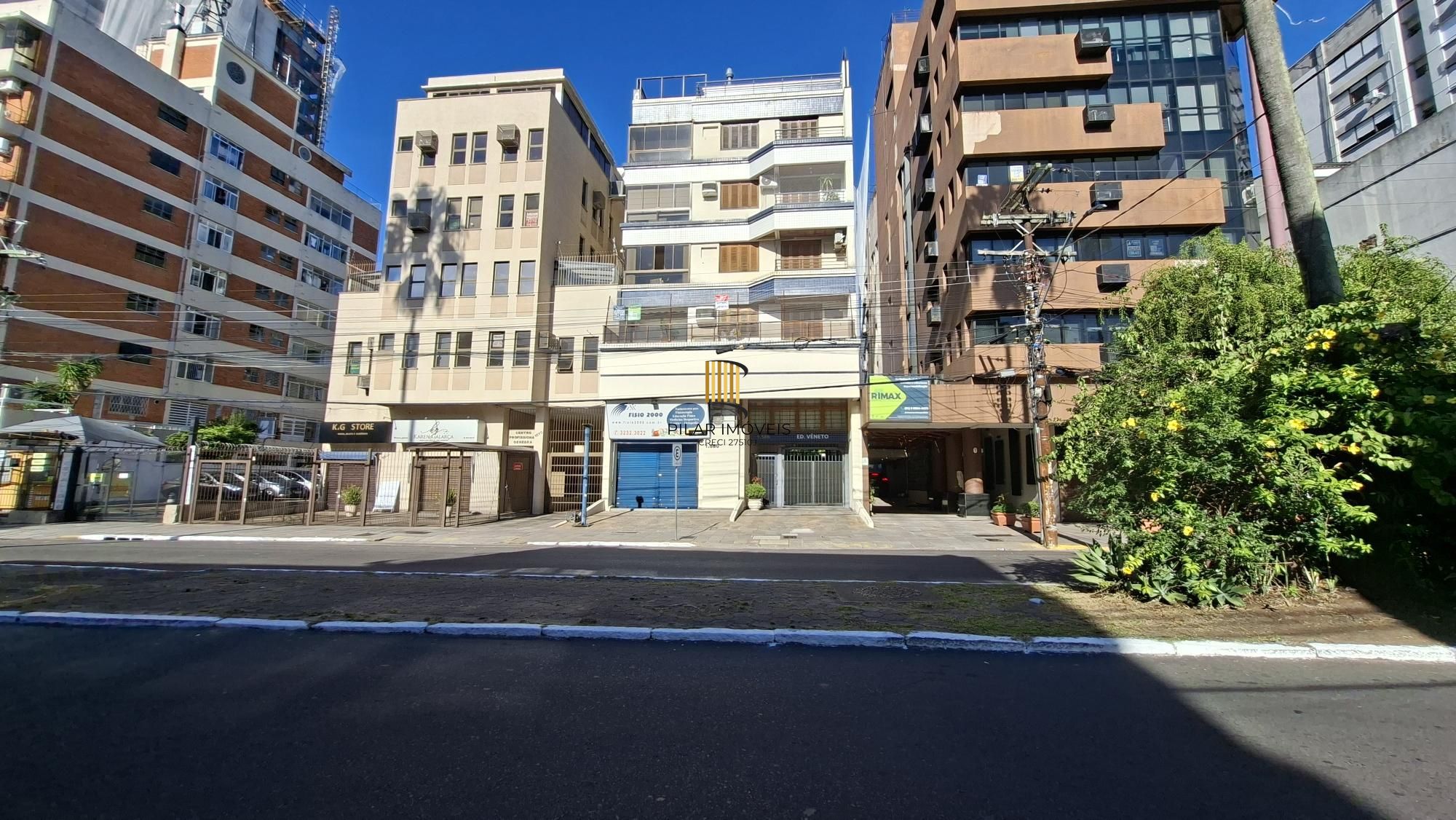Apartamento com sacada e suite