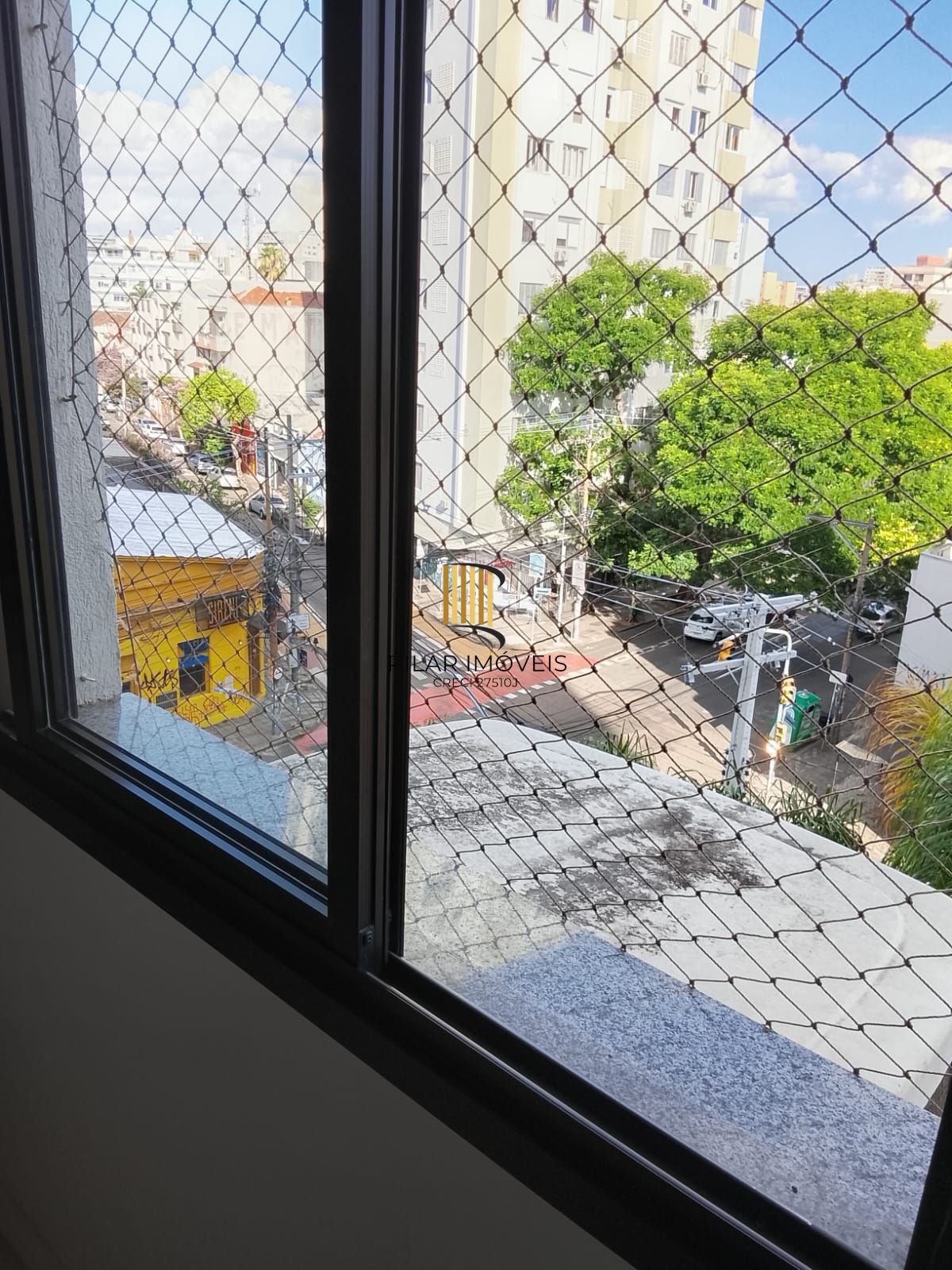 Excelente Apartamento 3D, transformado em 2D, closet mobiliado c/ vaga - Cidade Baixa - Preço Atrativo