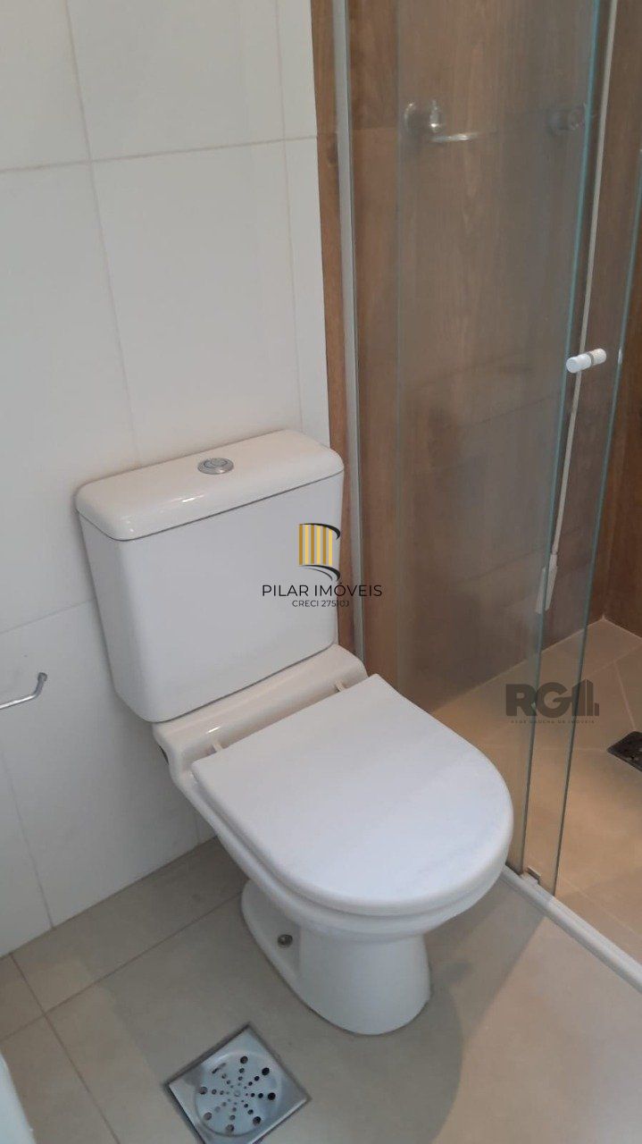 Apartamento na Luiz Manoel,2 dormitórios,desocupado,frente,bairro Santana
