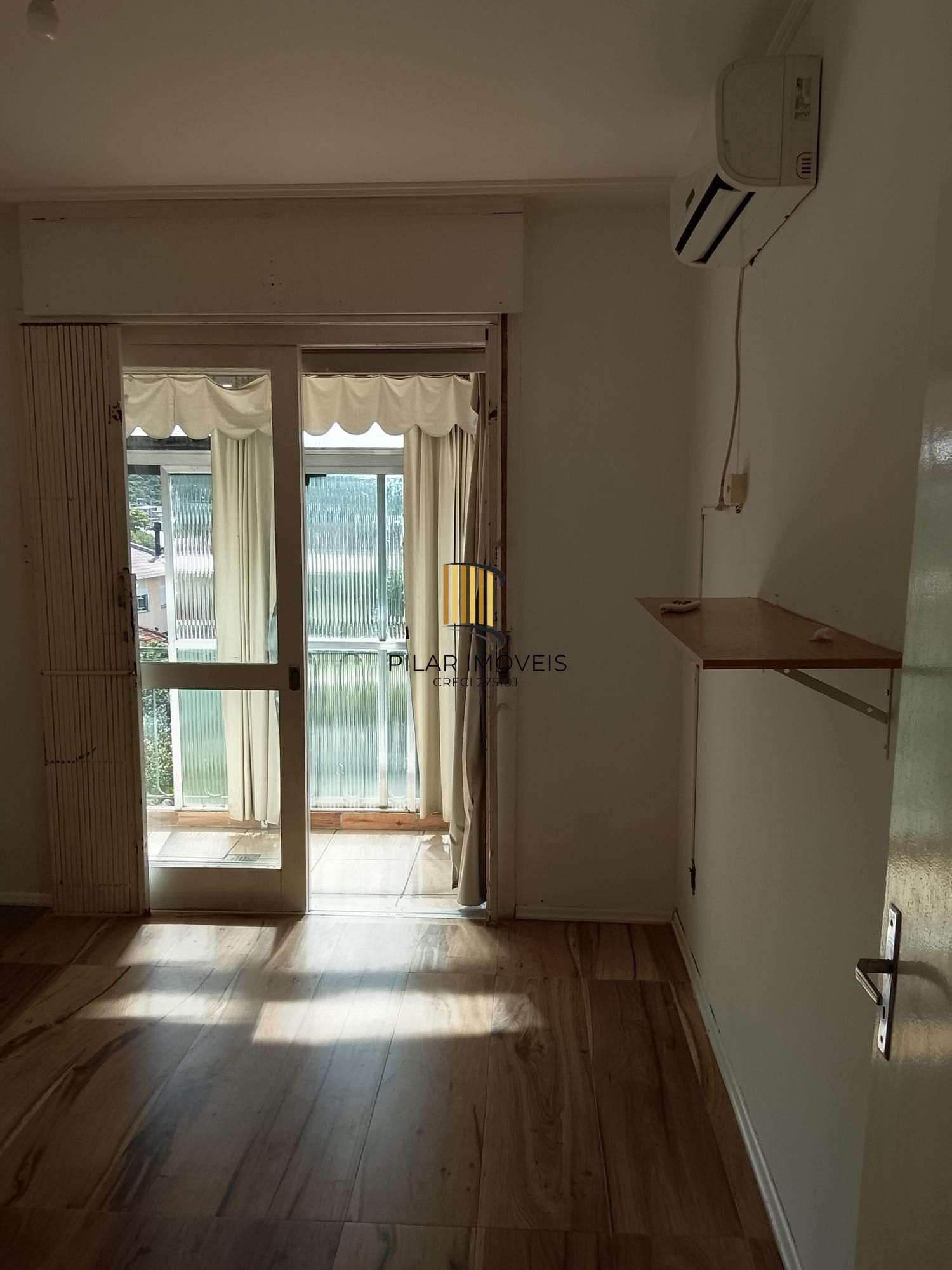 Ótimo apartamento 1D, desocupado na Medianeira, preço atrativo.