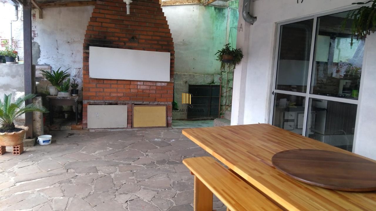 Casa para Venda - 300m², 3 dormitórios, 2 vagas - Nonoai