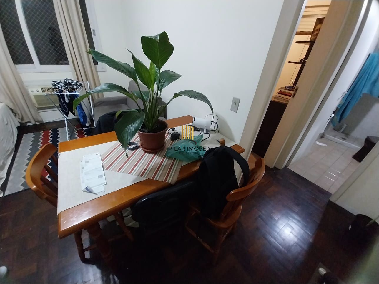 Excelente apartamento, Centro Histórico, de frente, andar alto.