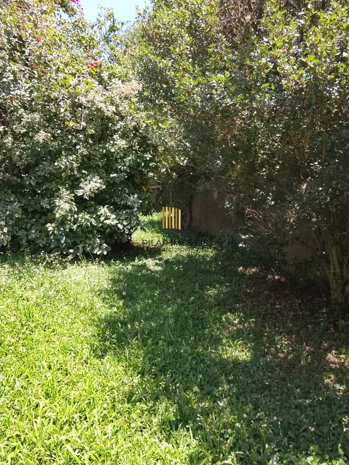 CASA / SOBRADO 5D e 10 vagas 3 Banheiros - Pátio enorme c/ Jacuzi e Pergolado - Living 3 ambientes - Sta Teresa