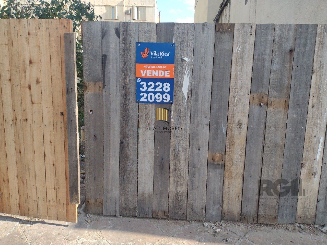 Compre terreno na Av Bento Gonçalves, 20,24 X 24M2,Bairro Partenon