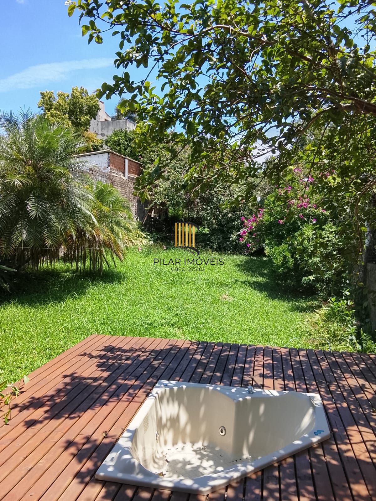 CASA / SOBRADO 5D e 10 vagas 3 Banheiros - Pátio enorme c/ Jacuzi e Pergolado - Living 3 ambientes - Sta Teresa