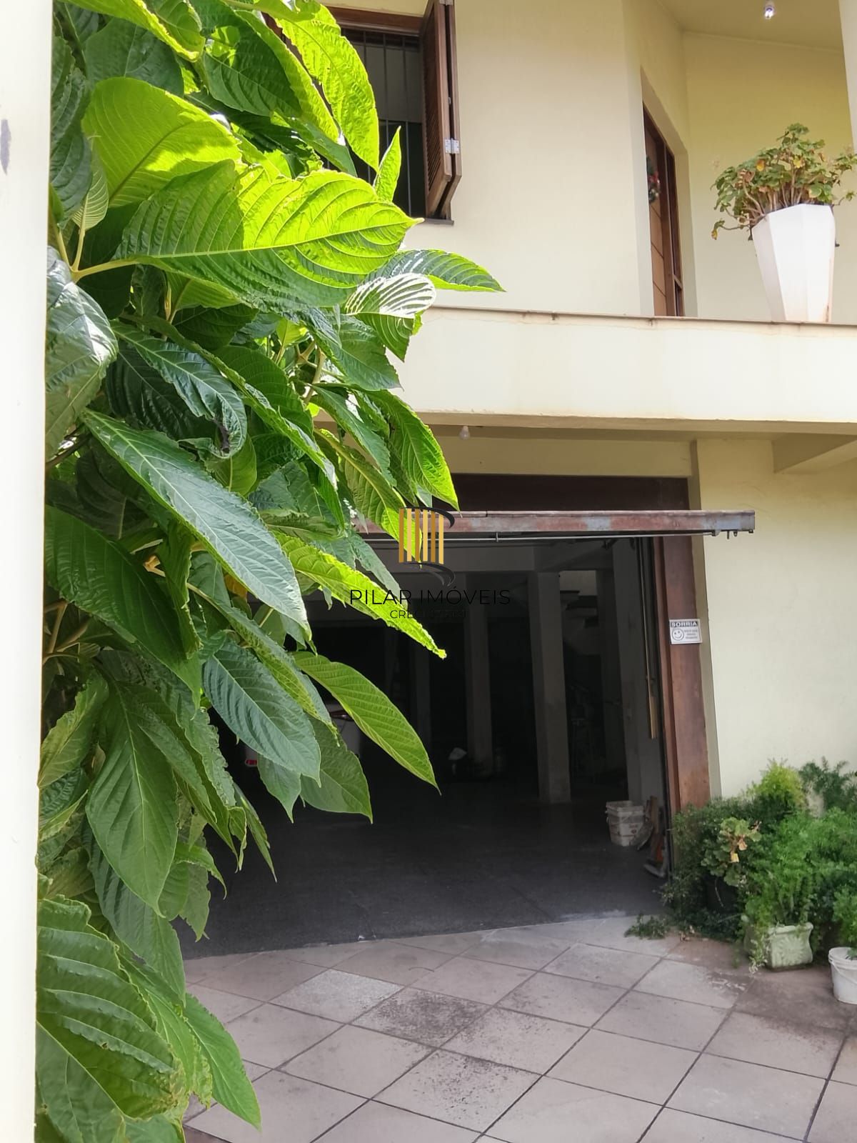 CASA / SOBRADO 5D e 10 vagas 3 Banheiros - Pátio enorme c/ Jacuzi e Pergolado - Living 3 ambientes - Sta Teresa