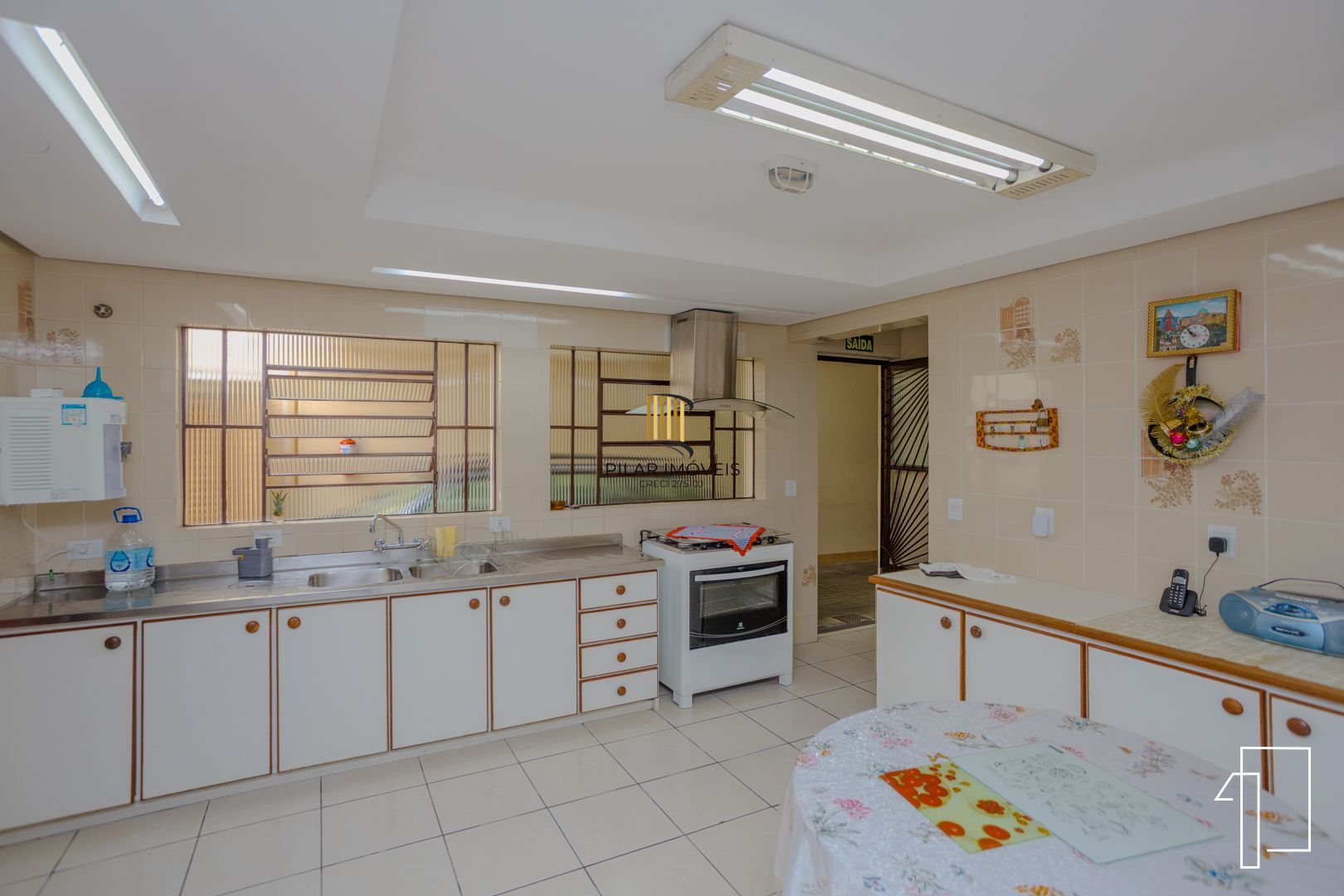 Oportunidade sobrado 2/3 pisos com 21D e 19 suítes - Jdm Botânico - P. Alegre.