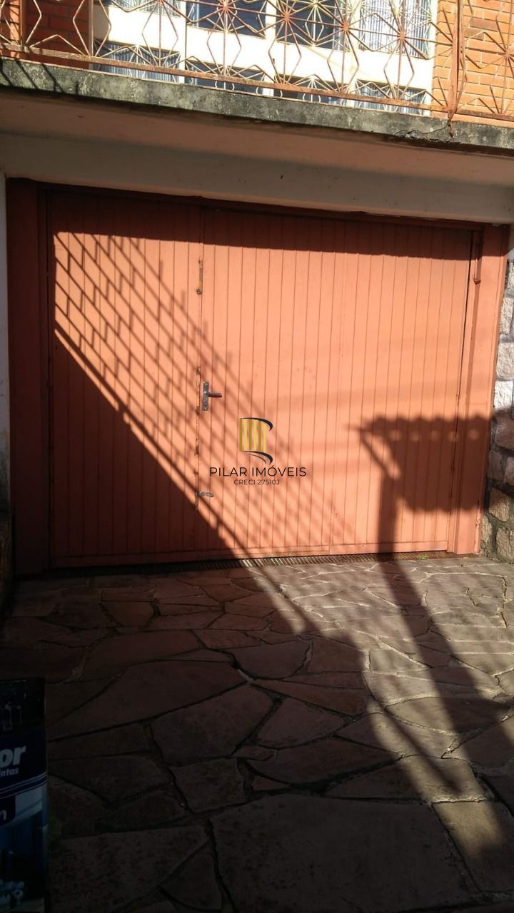 Casa para Venda - 300m², 3 dormitórios, 2 vagas - Nonoai