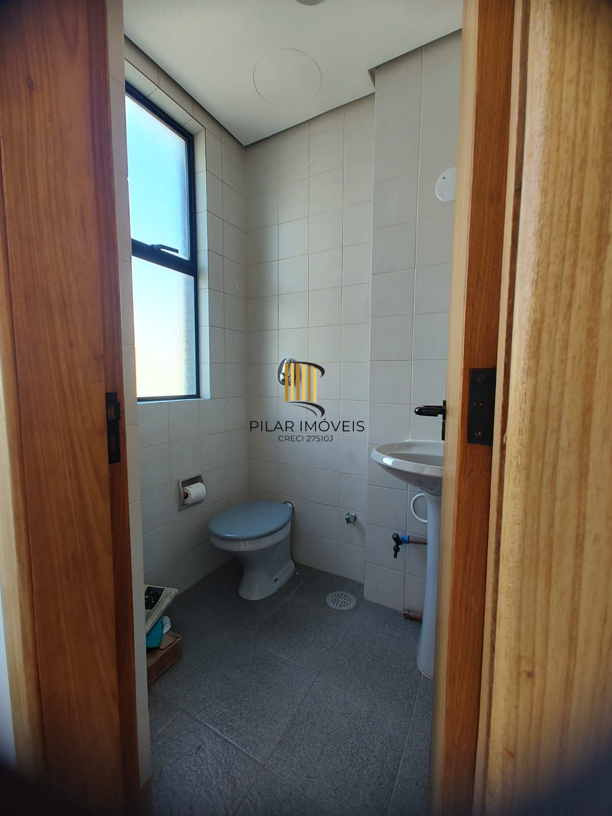 Salão comercial no bairro Menino Deus