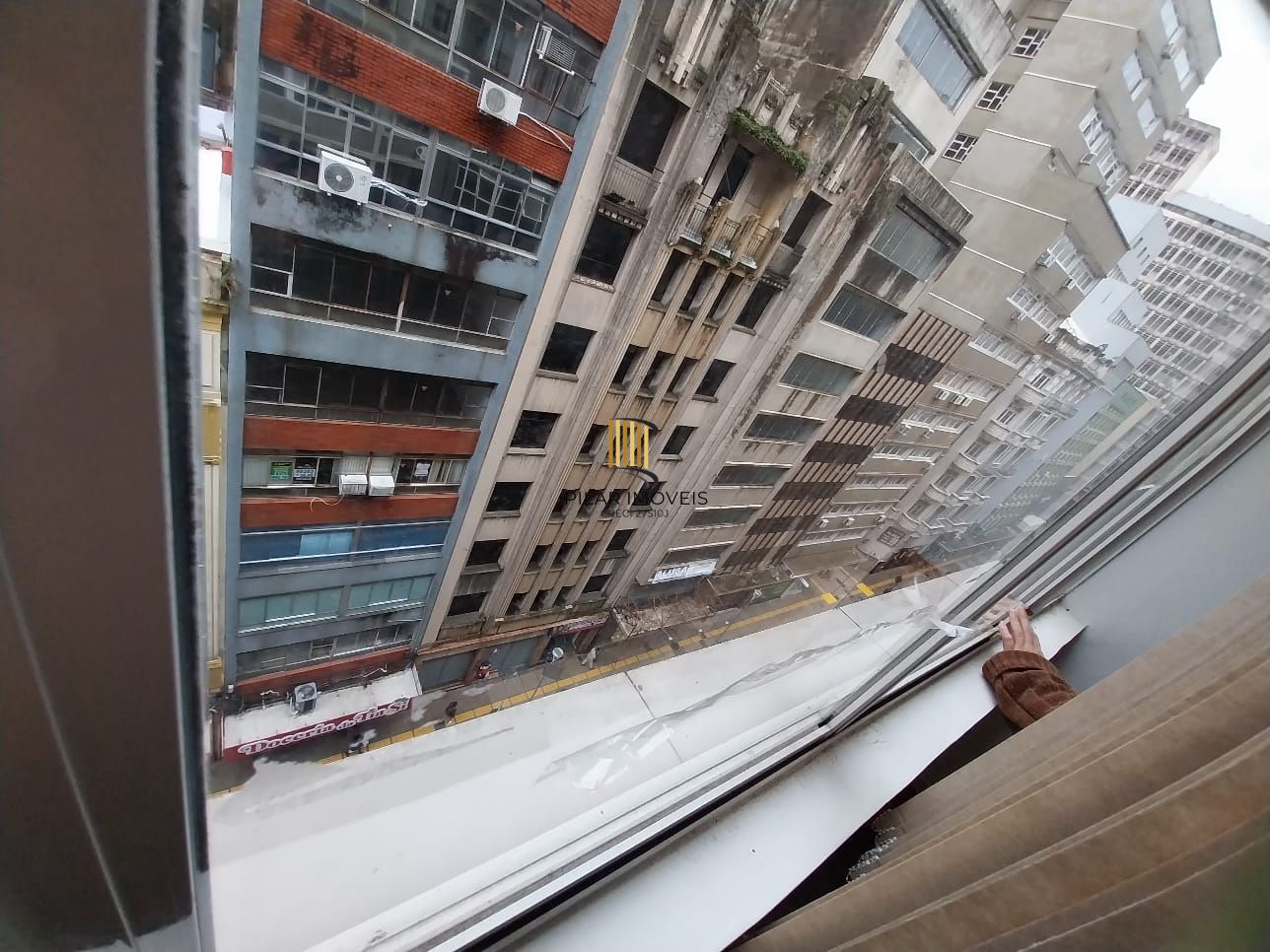 Oportunidade Sala Comercial Centro Frente andar Alto, Preço ATRATIVO.