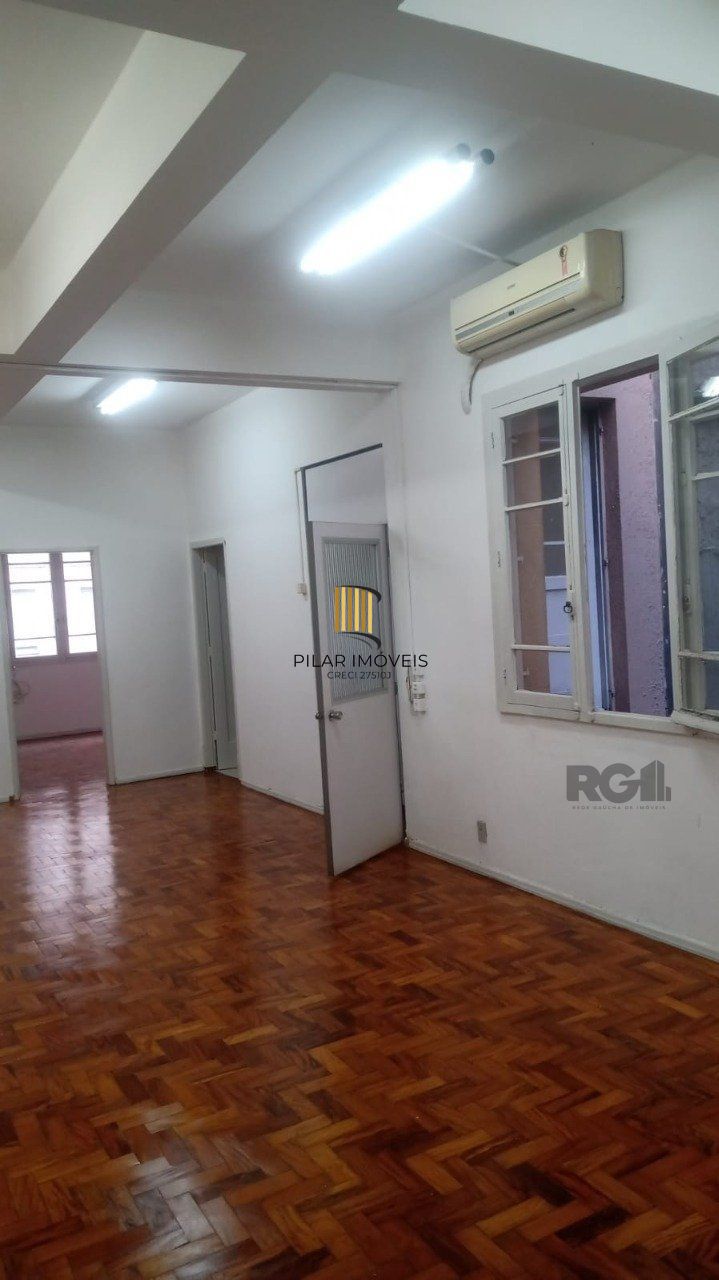 Apartamento no Centro Histórico ,2 dormitórios,desocupado