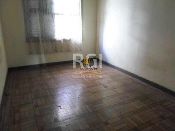Prédio residencial e comercial, no bairro Navegantes em Porto Alegre