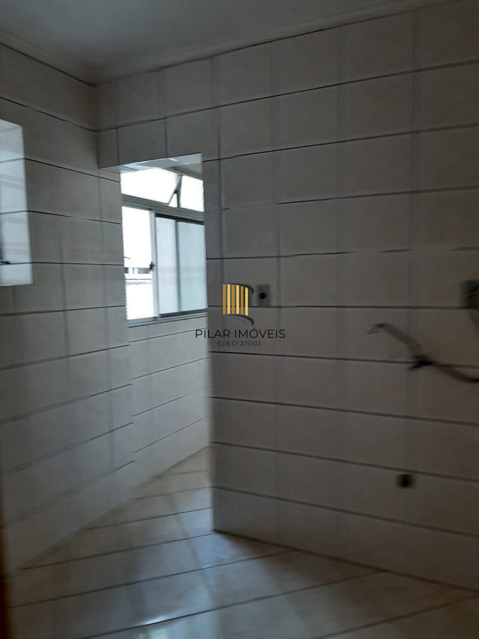 Apartamento de 3 quartos e vaga de garagem rotativa no Bairro Cristal em Porto Alegre/RS
