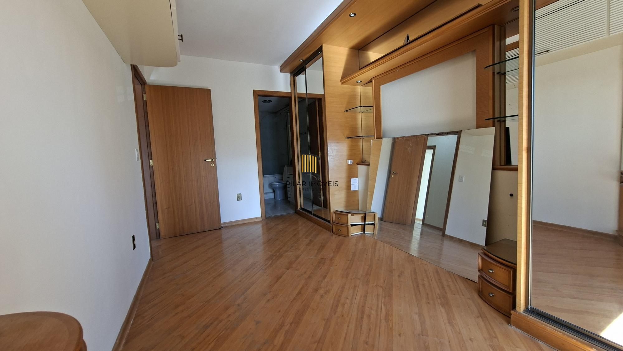 Apartamento com sacada e suite