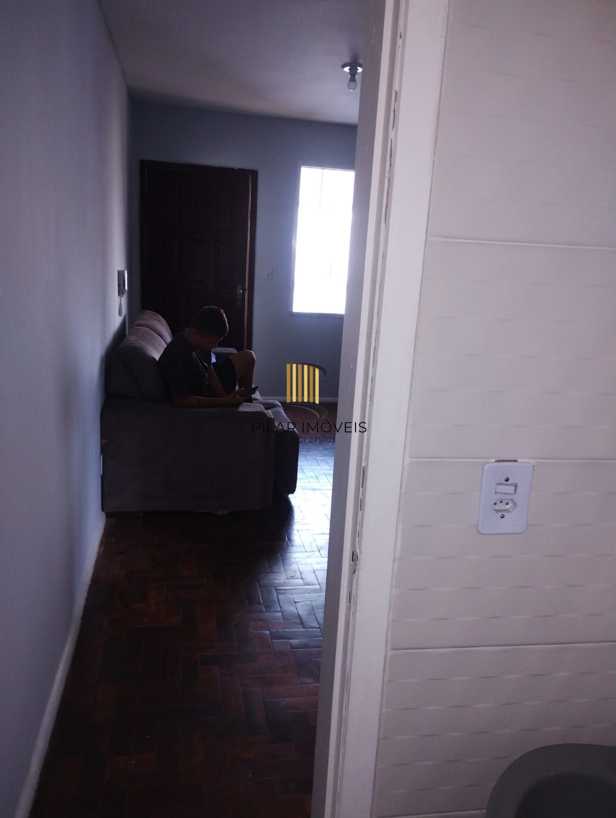 Compre 1 quarto, próximo Protásio Alves,com box rotativo