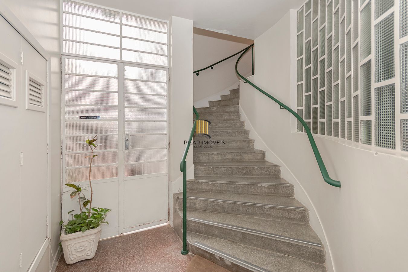 Apto 2dormitórios com 01suíte na Florencio Ygartua