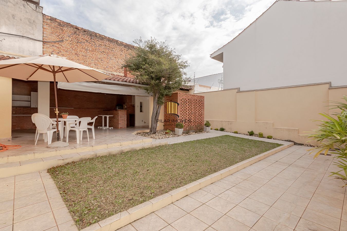 Bela residência,mobiliada e ampla com 222 M2 à venda com EXCLUSIVIDADE !