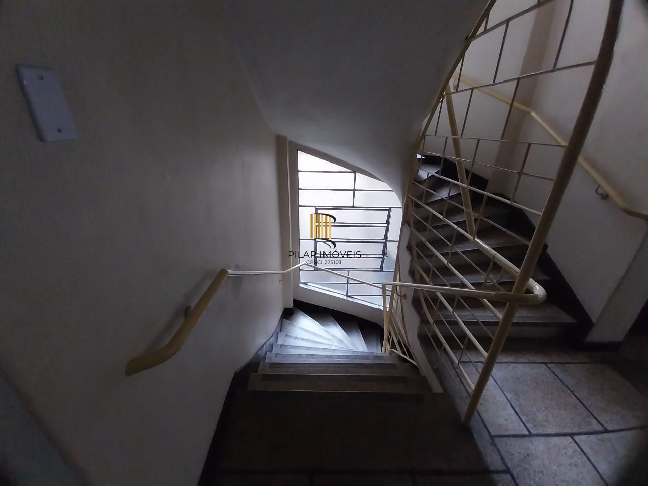 Oportunidade Excelente Apartamento 1D Mobiliado 2 piso com elevador Cidade Baixa.