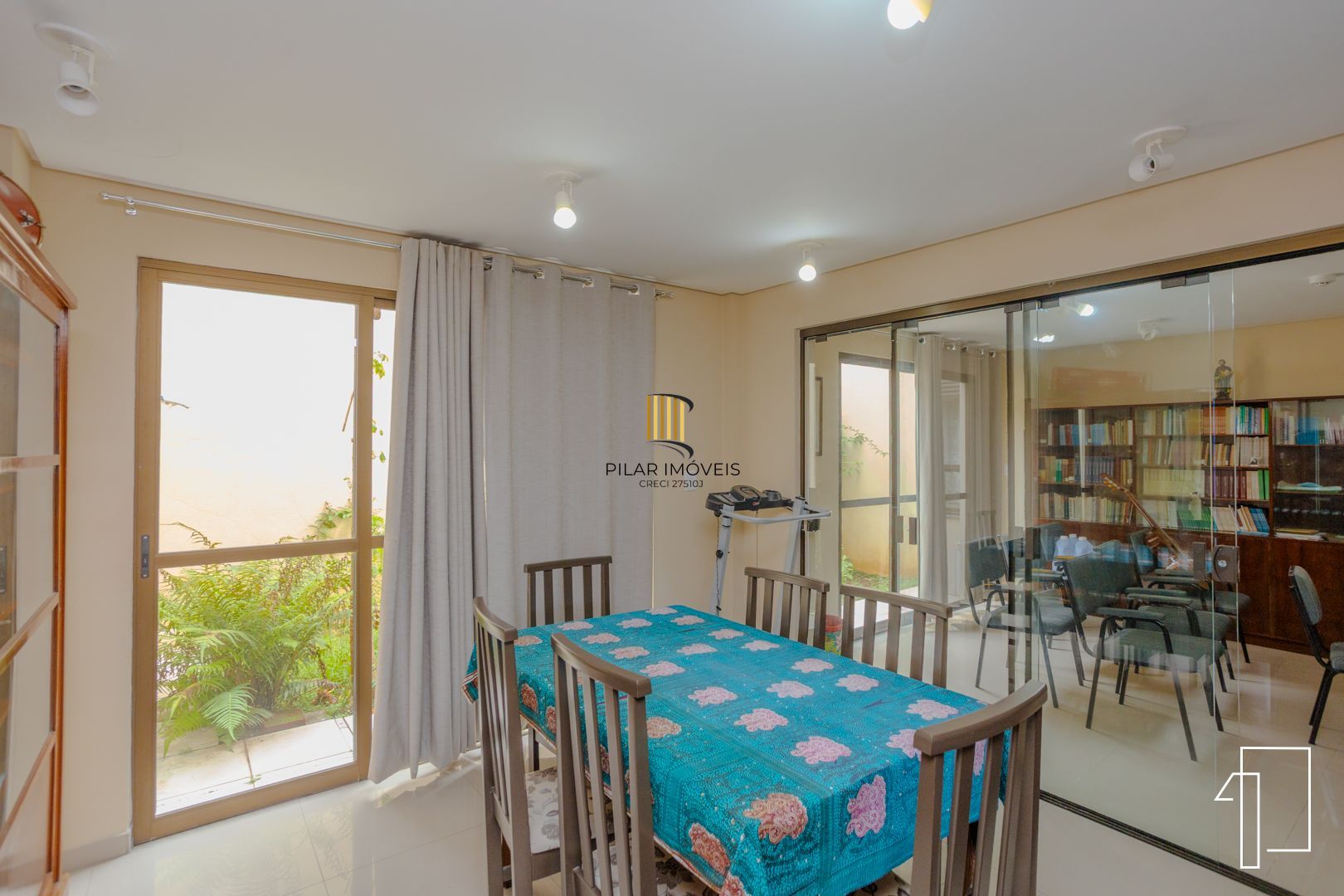 Oportunidade sobrado 2/3 pisos com 21D e 19 suítes - Jdm Botânico - P. Alegre.