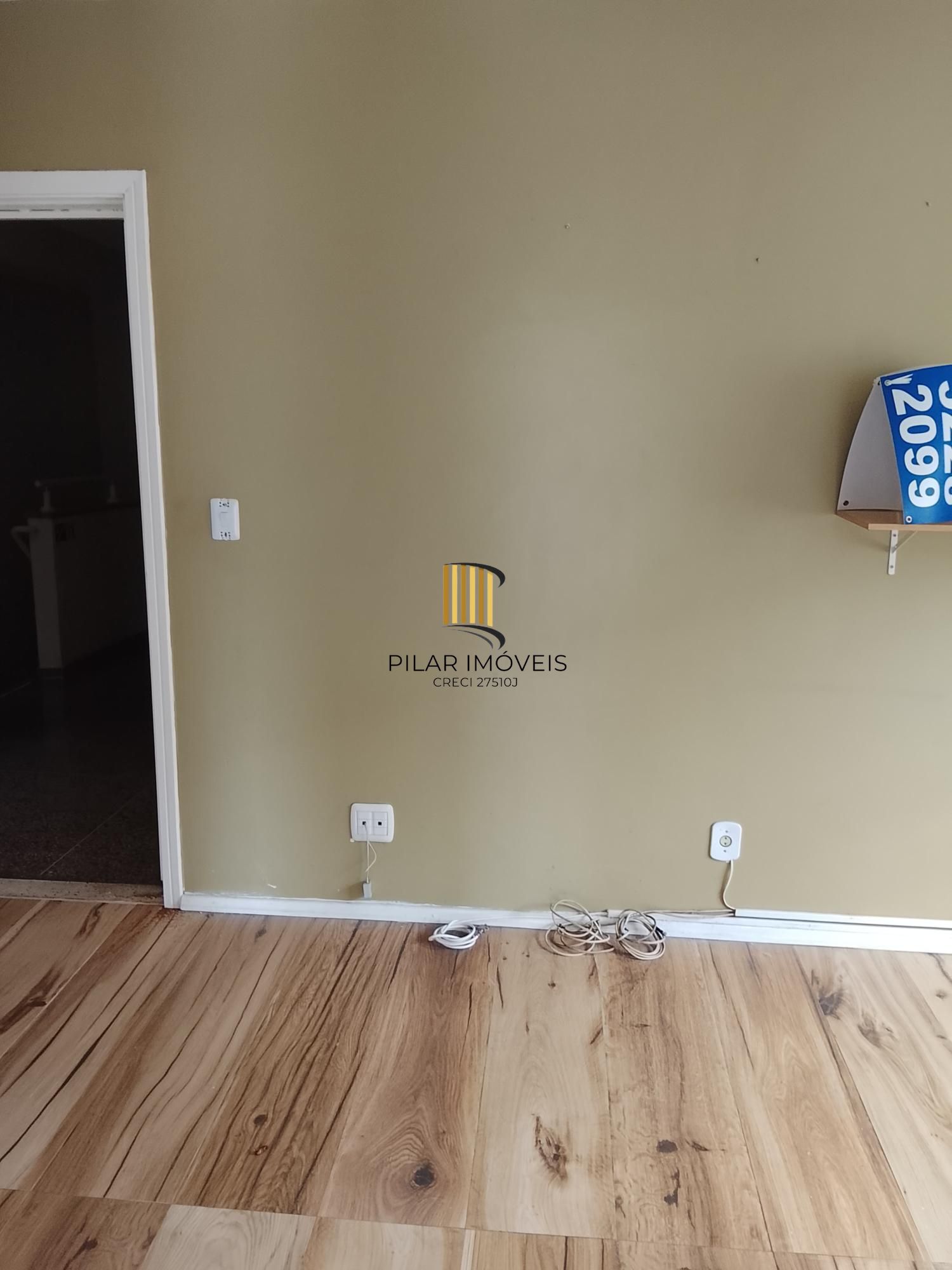 Ótimo apartamento 1D, desocupado na Medianeira, preço atrativo.