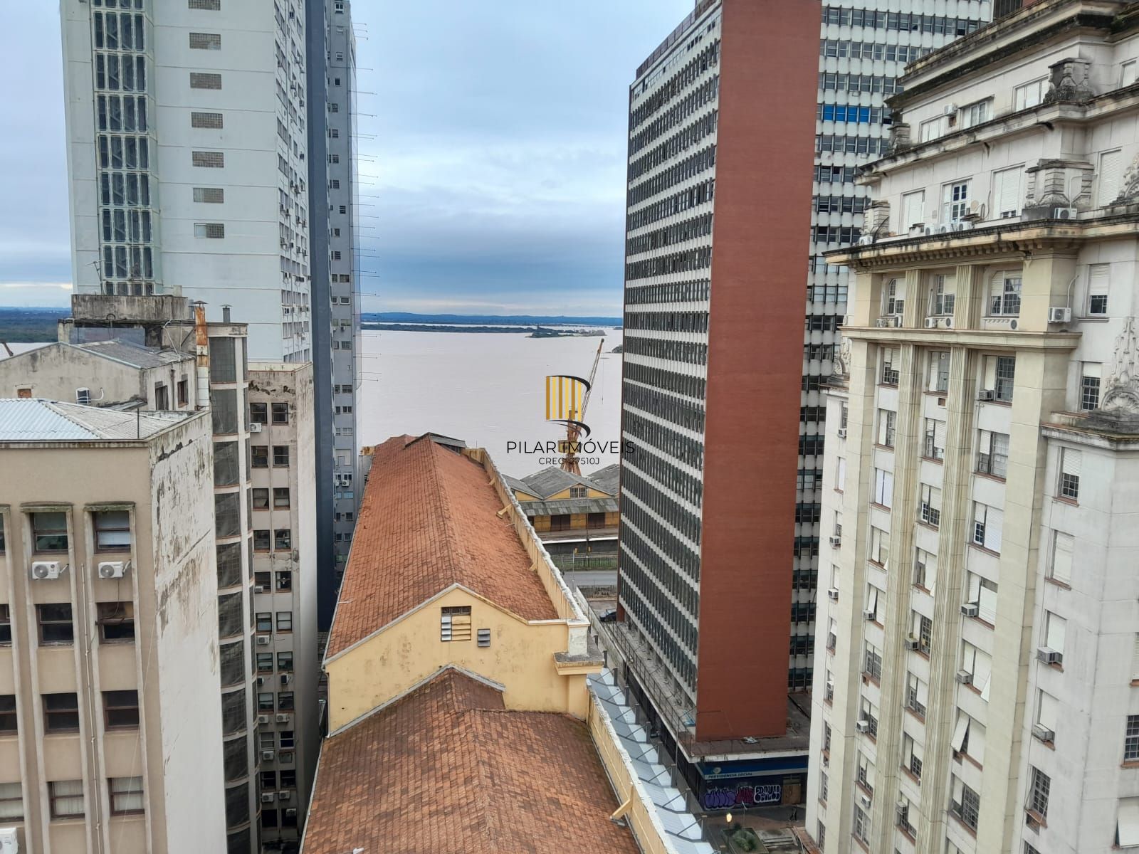 Salas com  meio andar,para empresas ou órgãos públicos com 262,41m2 ,Centro