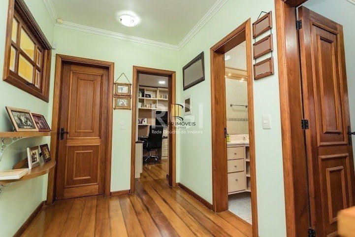 Casa para Venda - 304m², 4 dormitórios, sendo 1 suites, 3 vagas - Jardim Lindóia