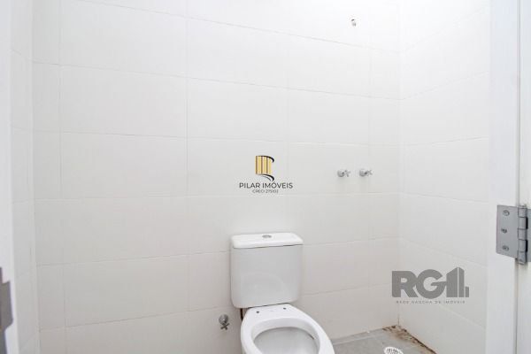 Sobrado para Venda - 100m², 3 dormitórios, sendo 3 suites, 2 vagas - Portal Do Guarujá