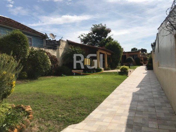 Casa para Venda - 150m², 3 dormitórios, 2 vagas - Vila Nova