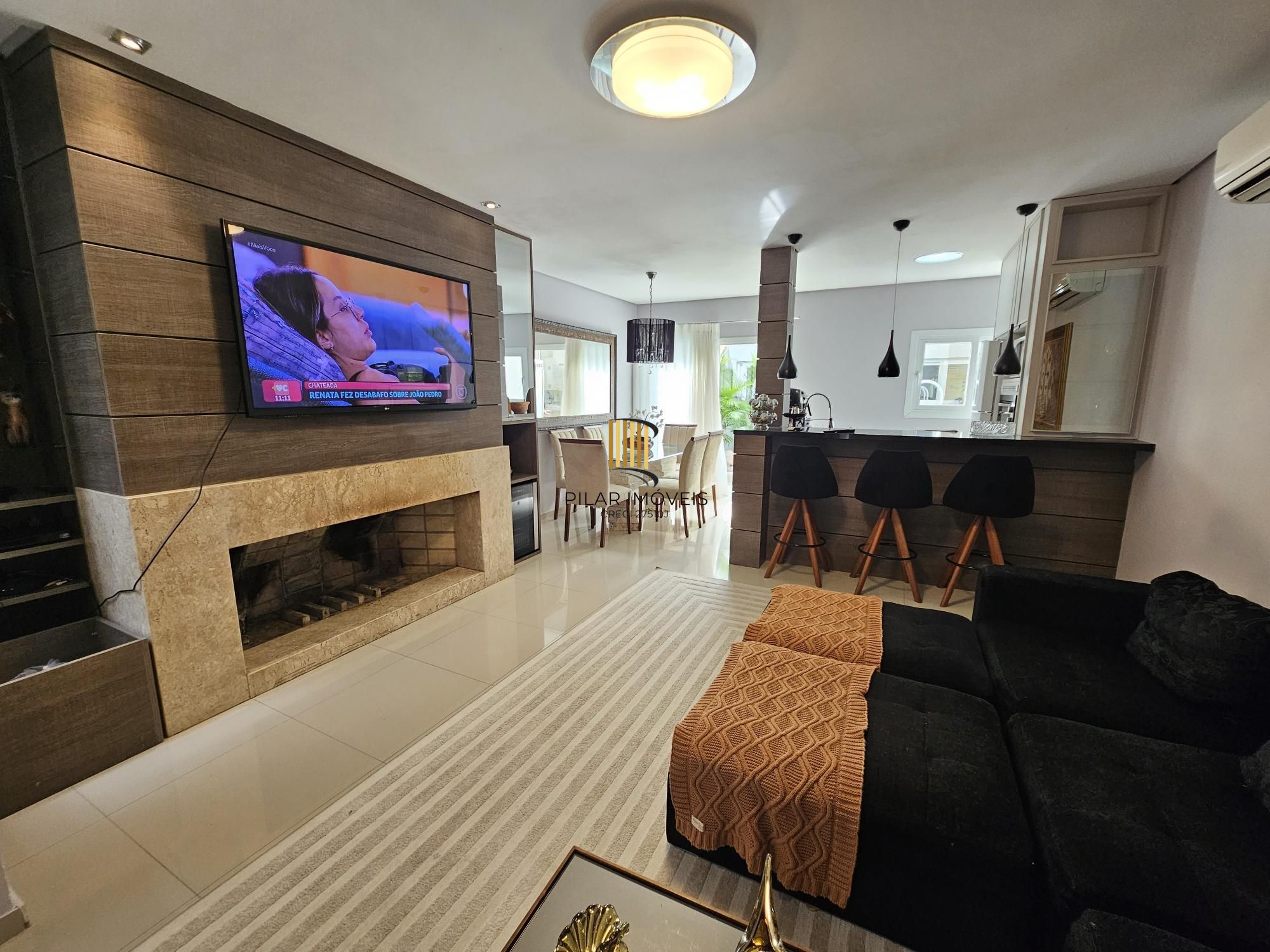 Casa 3 dormitórios no bairro Hípica