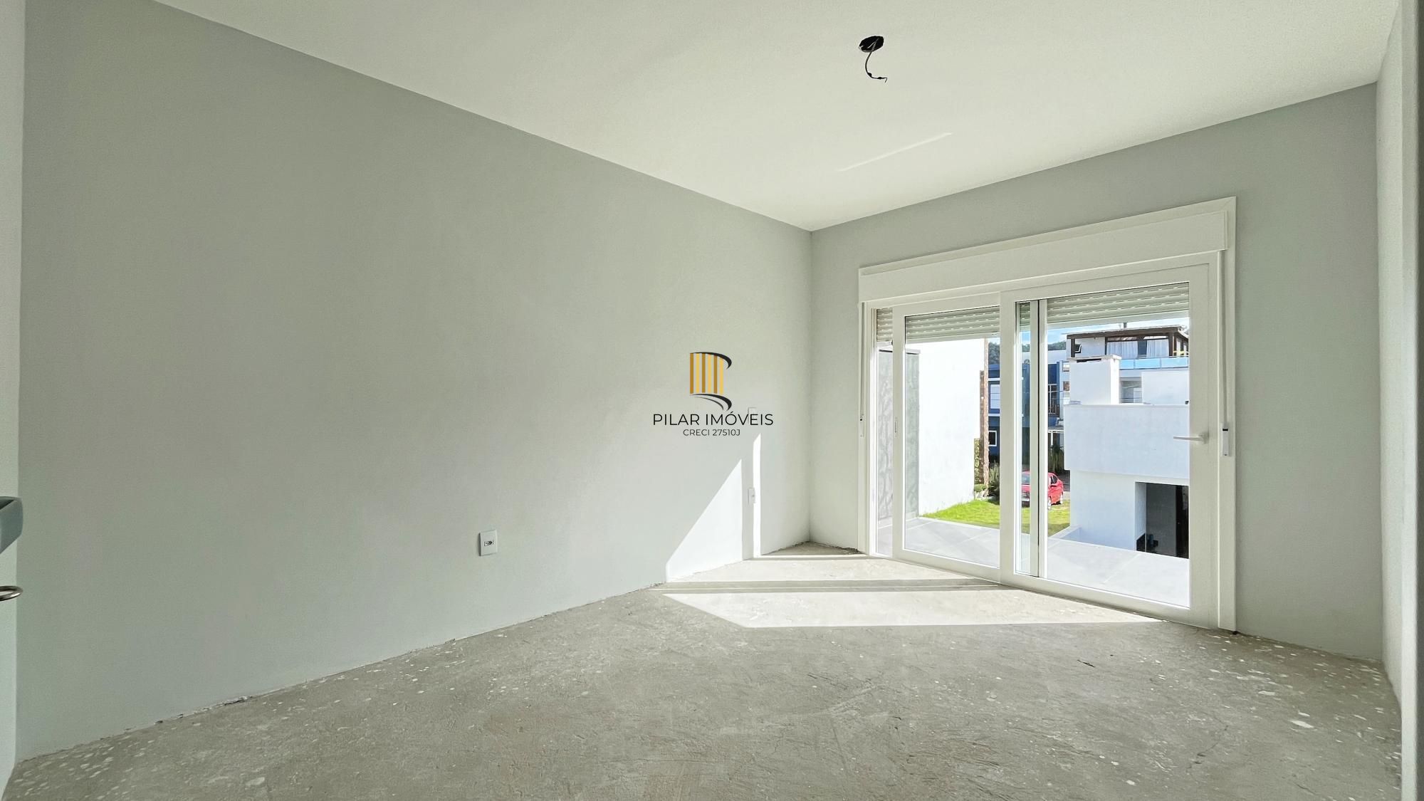 Casa 4 dormitórios( 1 dorm térreo) no Condomínio Villa Amalfi, na zona sul de Porto Alegre.