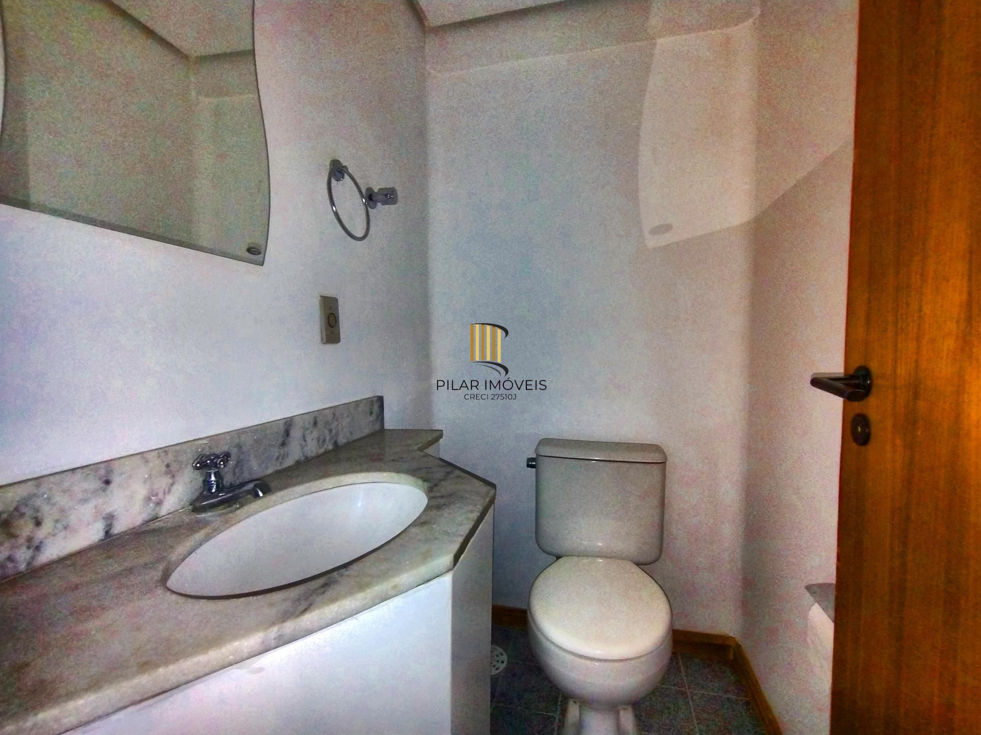 Conjunto comercial ensolarado no Petrópolis | 24,7 m² | Elevador