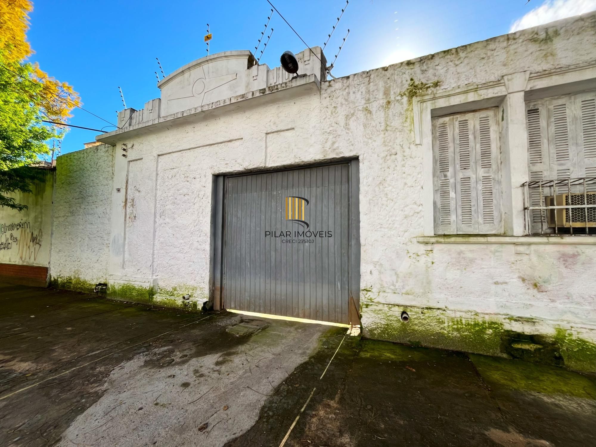 Ponto Comercial com Pátio para 14 Vagas em Local de Alto Fluxo - Pilar Imóveis