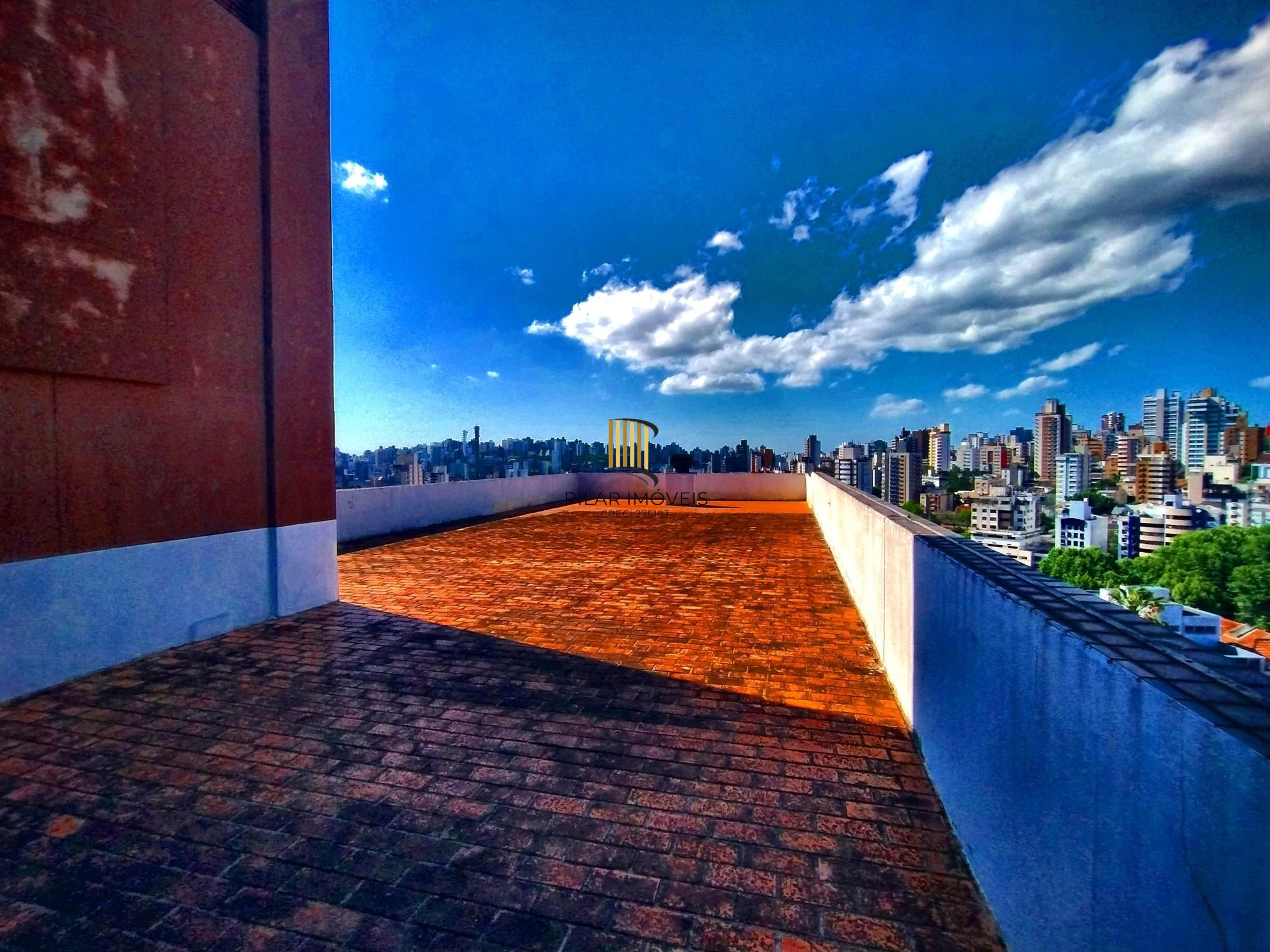 Conjunto comercial ensolarado no Petrópolis | 24,7 m² | Elevador